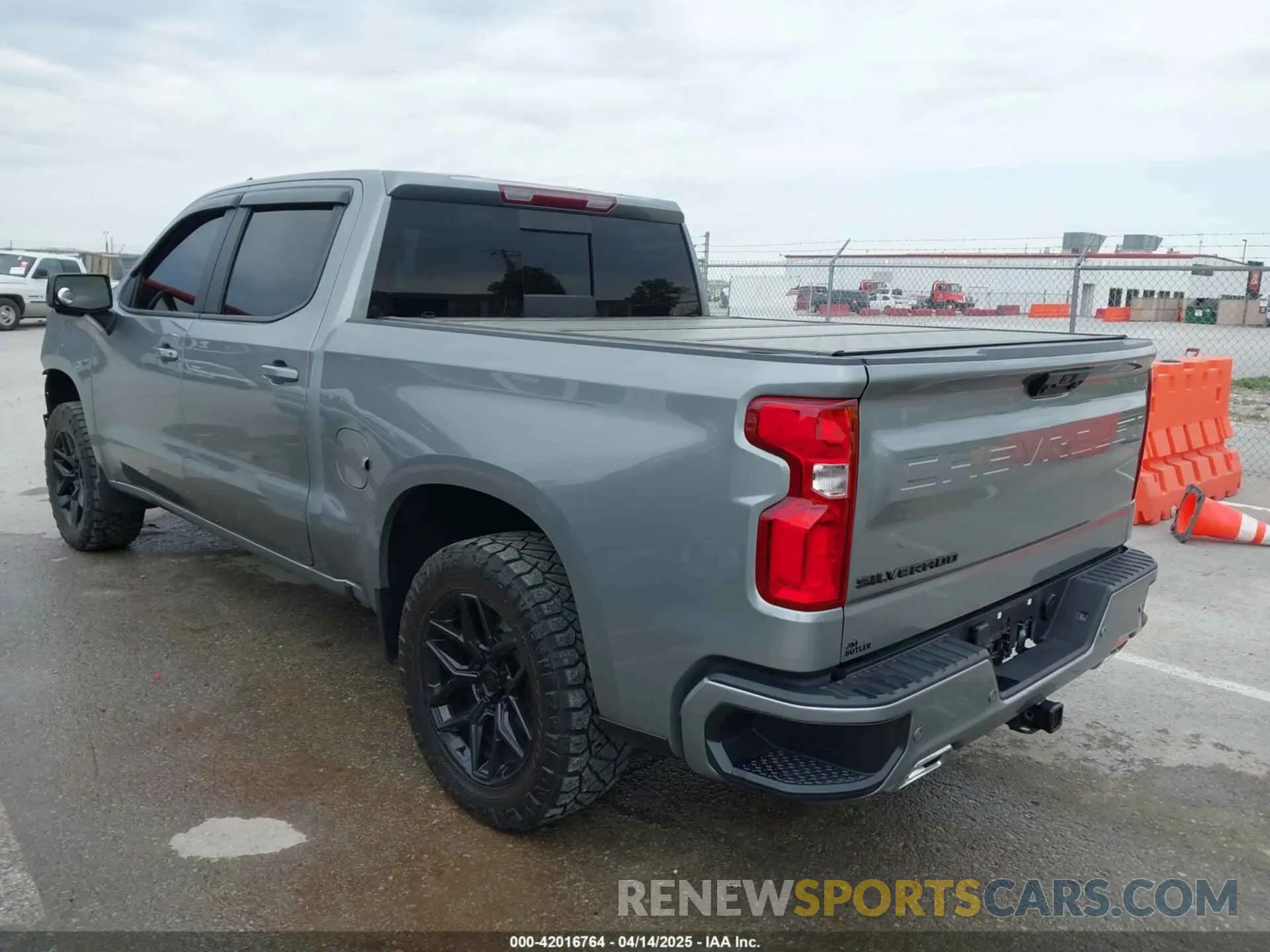 3 Photograph of a damaged car 1GCUDEE80RZ255354 CHEVROLET SILVERADO 1500 2024