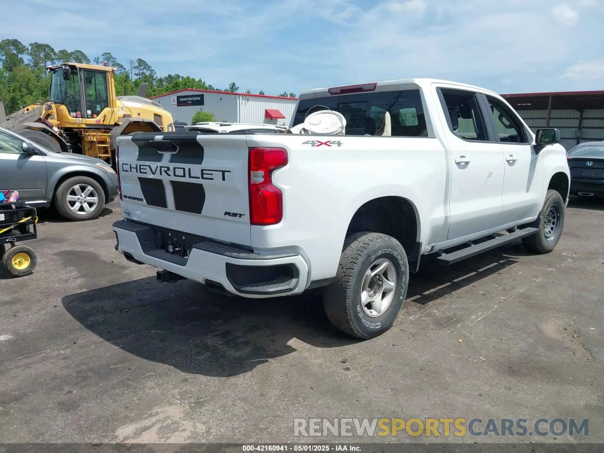 4 Photograph of a damaged car 1GCUDEEL0RZ108200 CHEVROLET SILVERADO 1500 2024