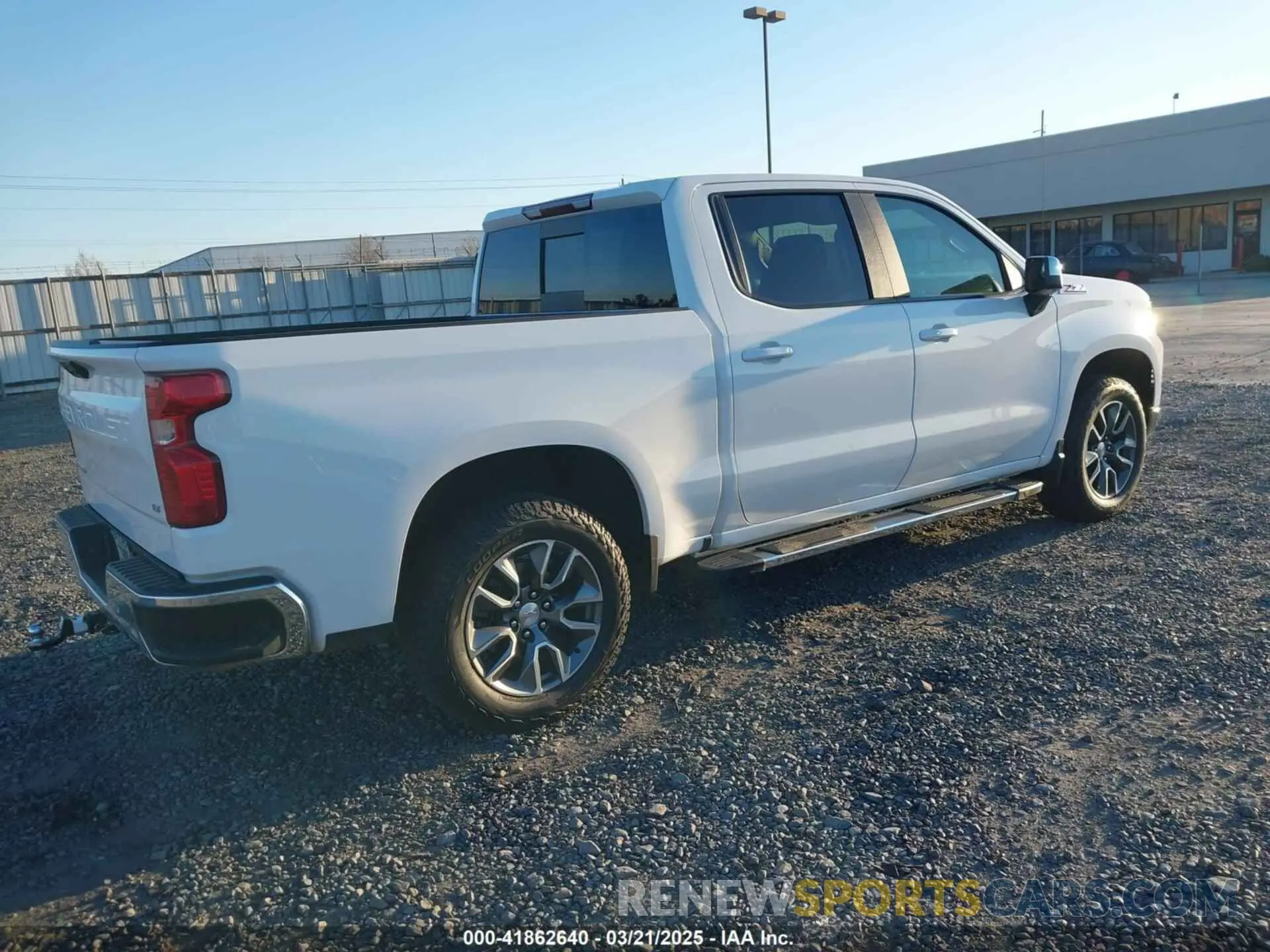 4 Photograph of a damaged car 2GCUDDED1R1221617 CHEVROLET SILVERADO 1500 2024