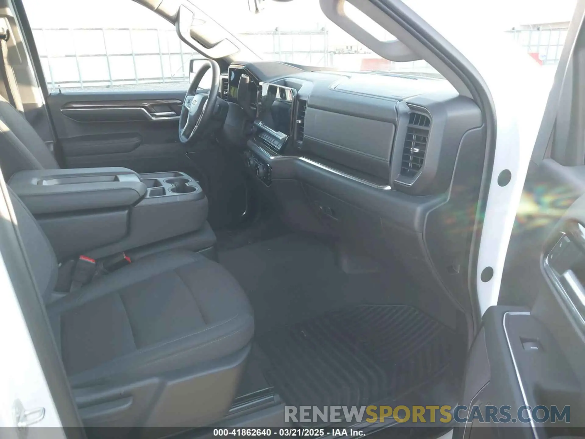 5 Photograph of a damaged car 2GCUDDED1R1221617 CHEVROLET SILVERADO 1500 2024