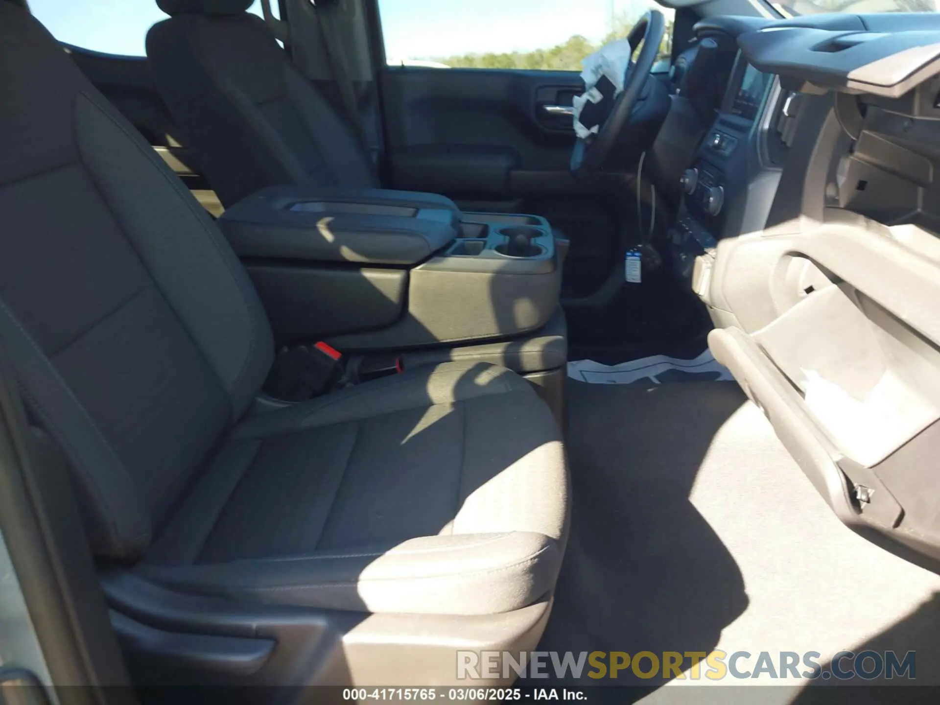 5 Photograph of a damaged car 3GCUDCED7RG199821 CHEVROLET SILVERADO 1500 2024
