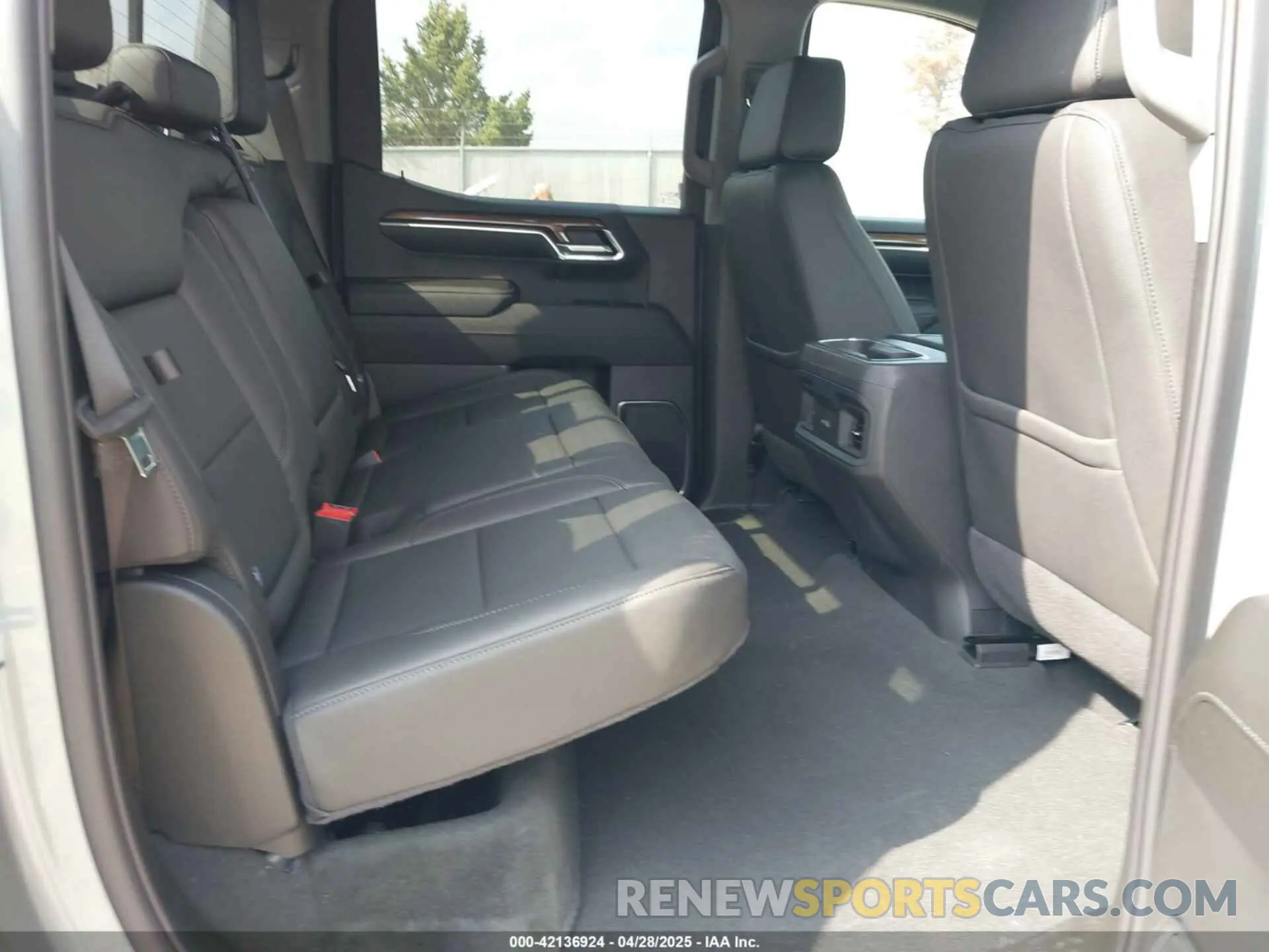 8 Photograph of a damaged car 3GCUDFED3RG430280 CHEVROLET SILVERADO 1500 2024