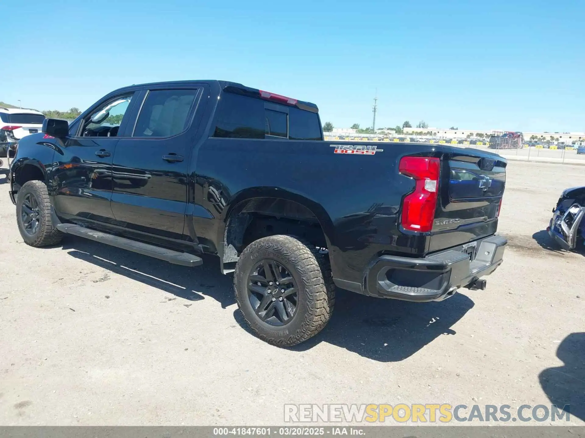 3 Фотография поврежденного автомобиля 3GCUDFED6RG313938 CHEVROLET SILVERADO 1500 2024