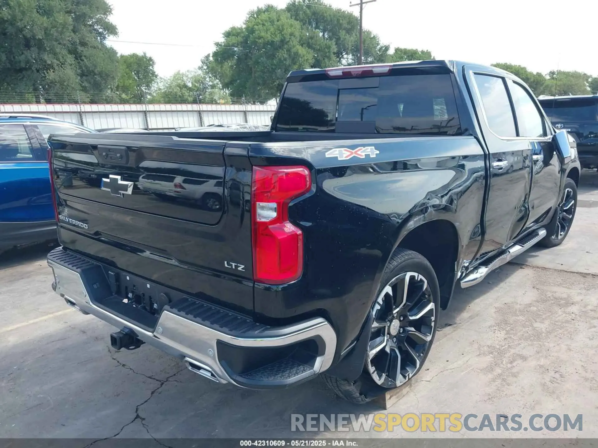 4 Photograph of a damaged car 3GCUDGE86RG244354 CHEVROLET SILVERADO 1500 2024