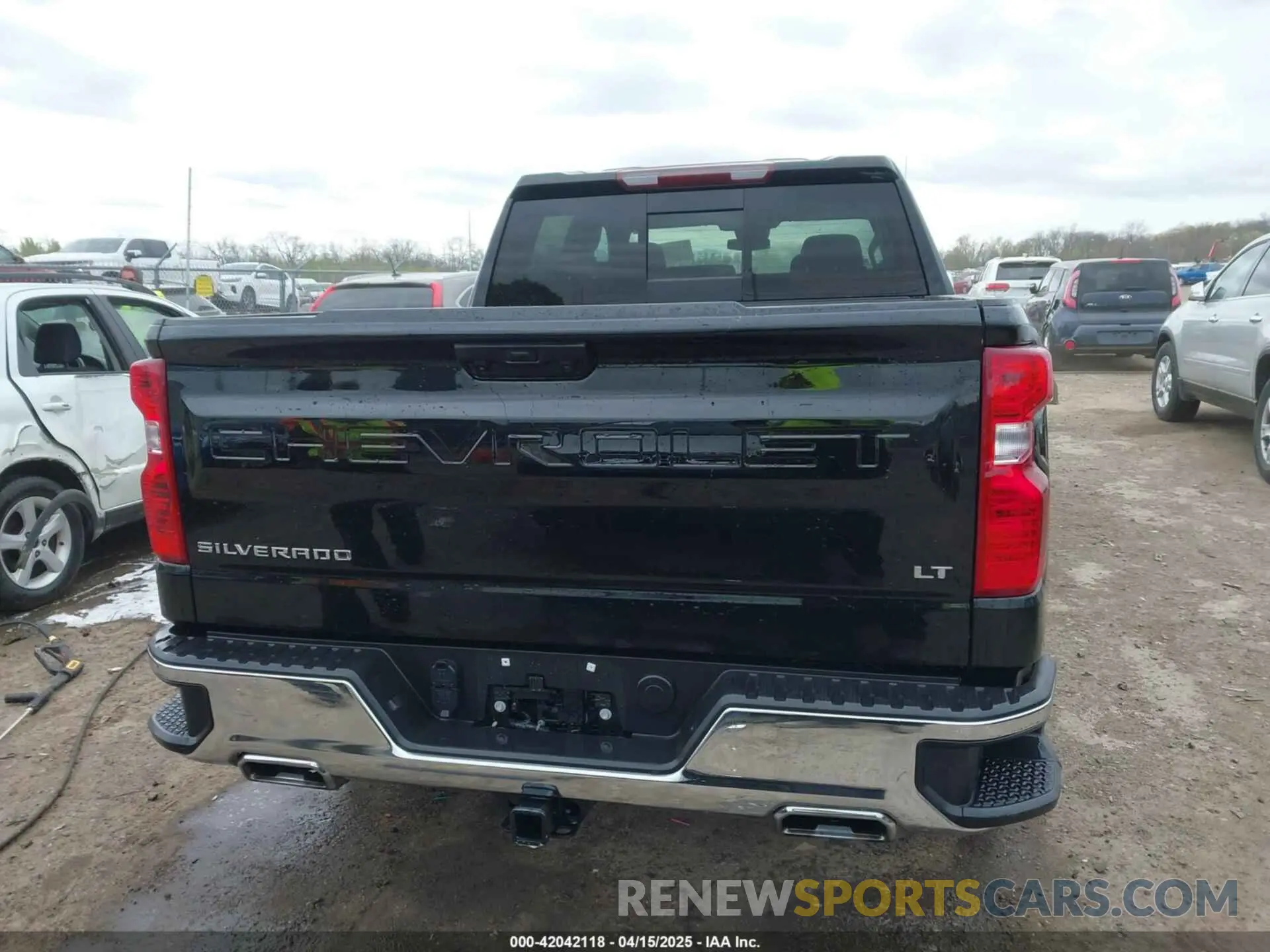 17 Photograph of a damaged car 1GCUKDED5SZ111754 CHEVROLET SILVERADO 1500 2025