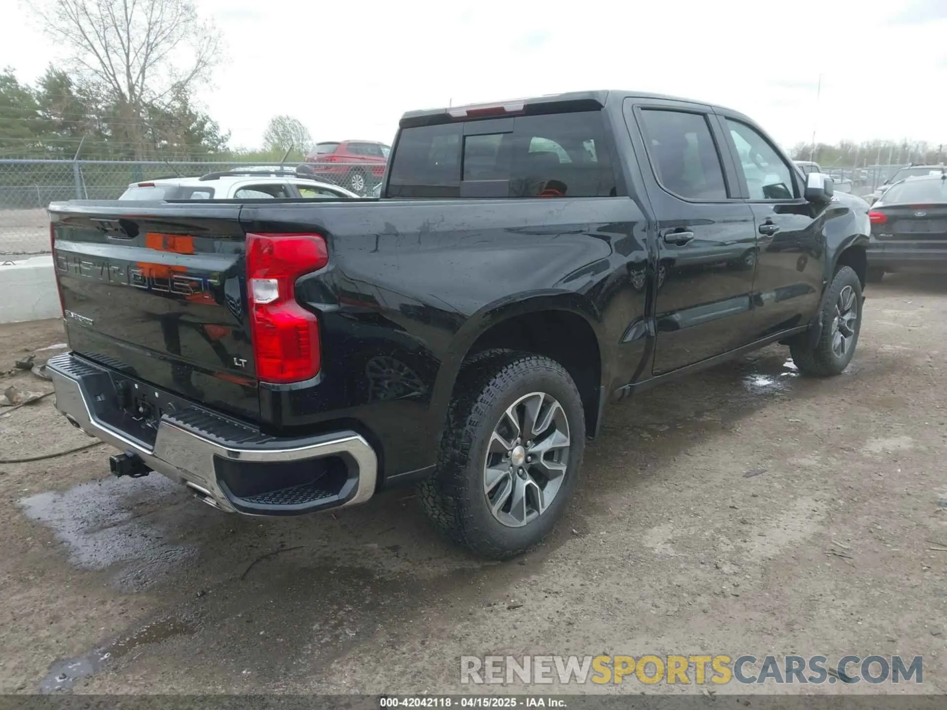 4 Photograph of a damaged car 1GCUKDED5SZ111754 CHEVROLET SILVERADO 1500 2025