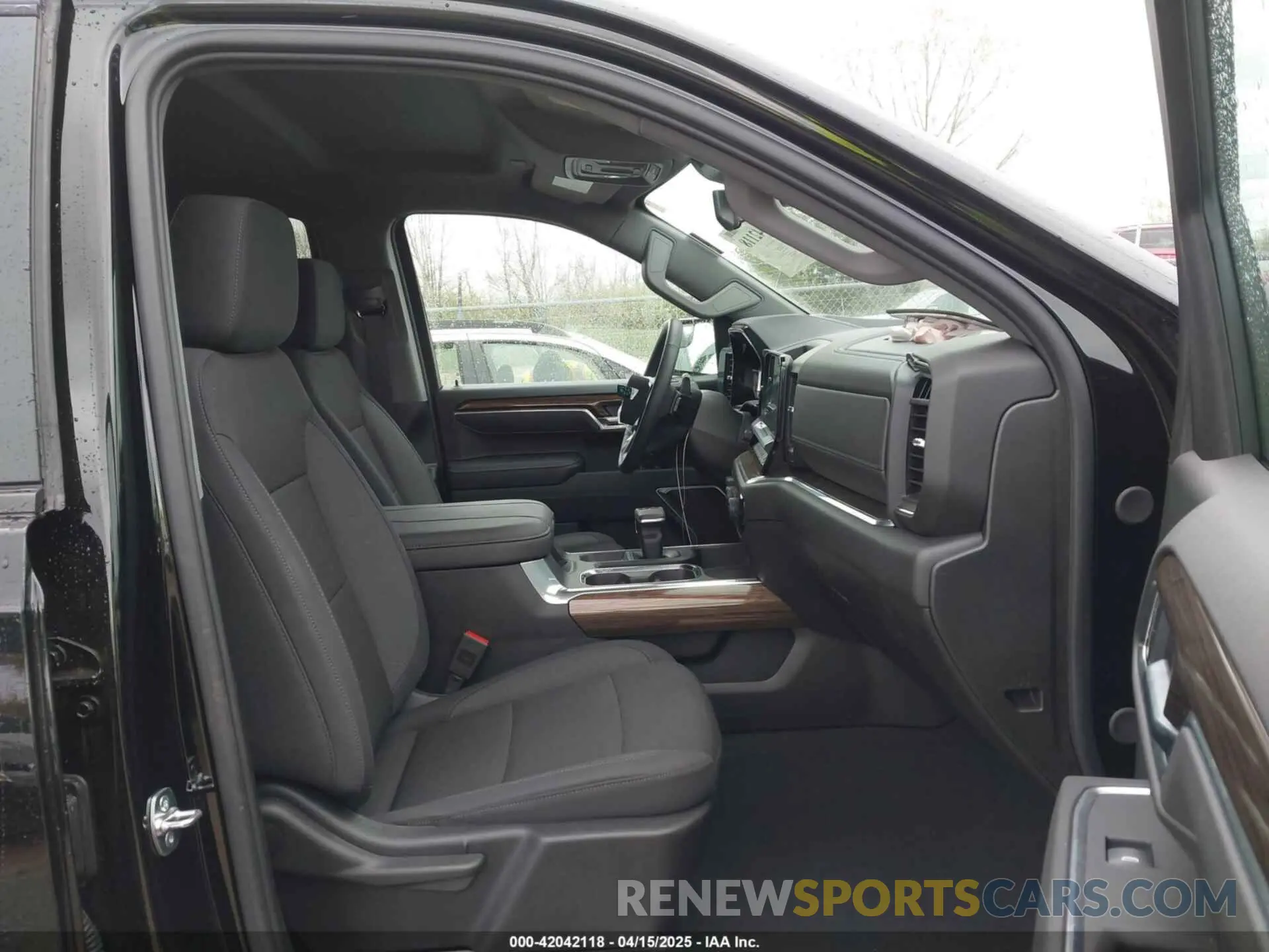 5 Photograph of a damaged car 1GCUKDED5SZ111754 CHEVROLET SILVERADO 1500 2025