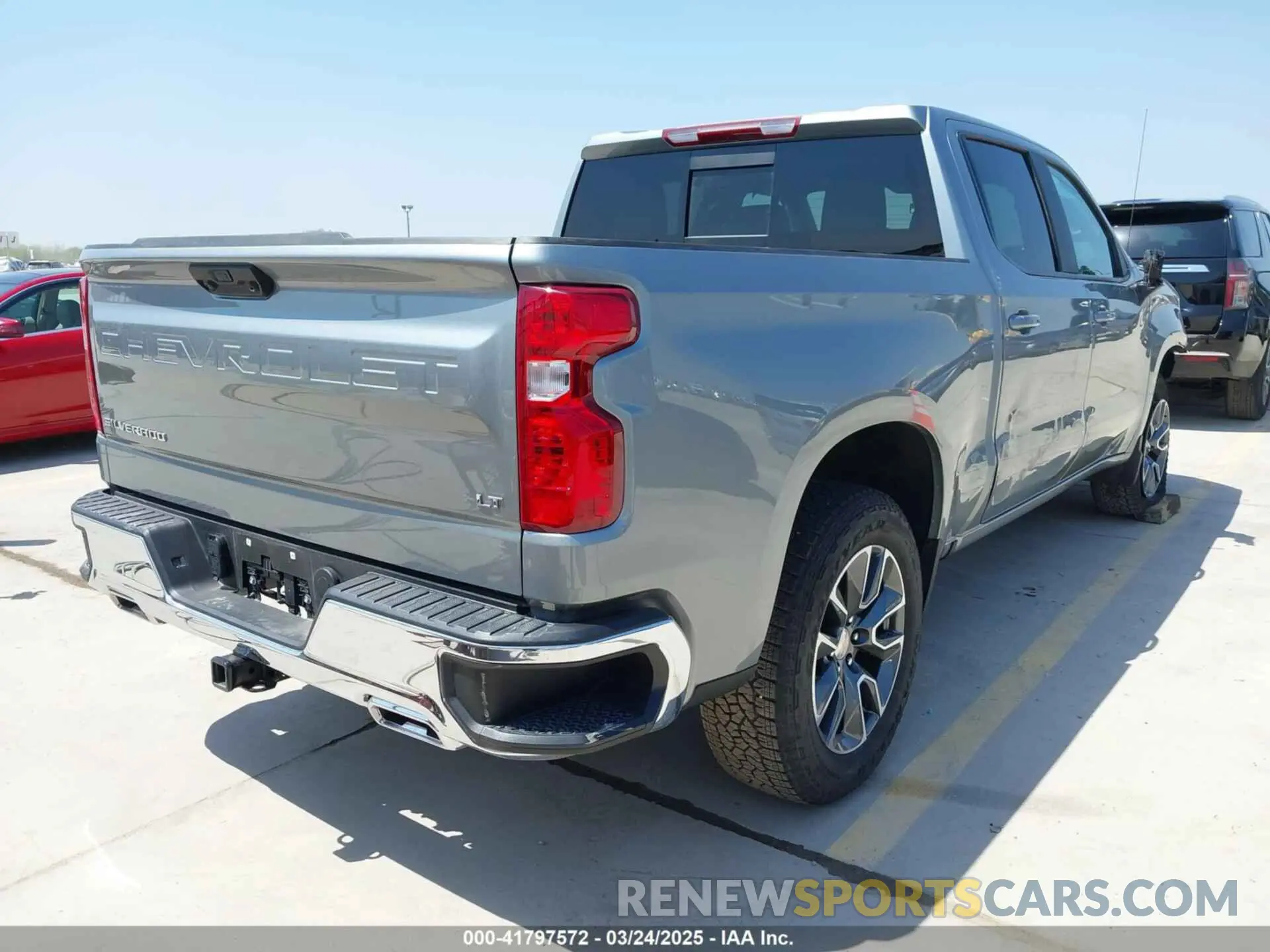 4 Фотография поврежденного автомобиля 2GCUKDED0S1118281 CHEVROLET SILVERADO 1500 2025