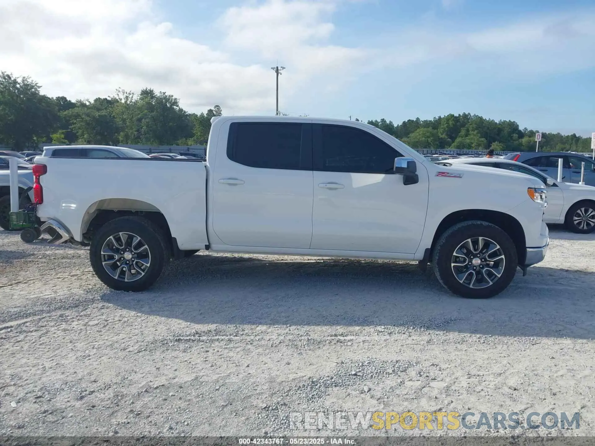 13 Фотография поврежденного автомобиля 2GCUKDED4S1127825 CHEVROLET SILVERADO 1500 2025