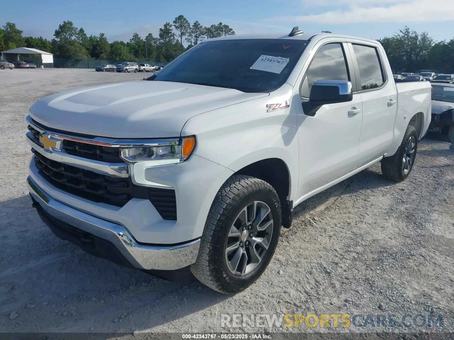 2 Фотография поврежденного автомобиля 2GCUKDED4S1127825 CHEVROLET SILVERADO 1500 2025
