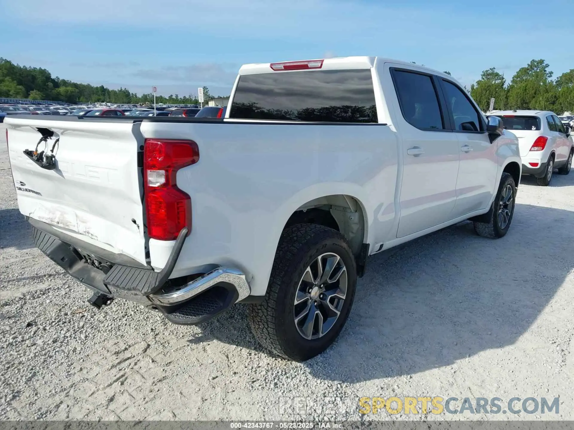 4 Фотография поврежденного автомобиля 2GCUKDED4S1127825 CHEVROLET SILVERADO 1500 2025