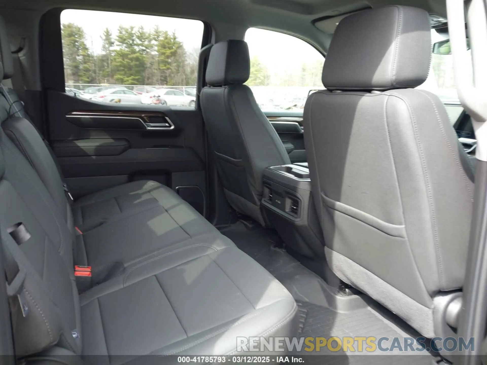 8 Фотография поврежденного автомобиля 2GCUKEED9S1109083 CHEVROLET SILVERADO 1500 2025