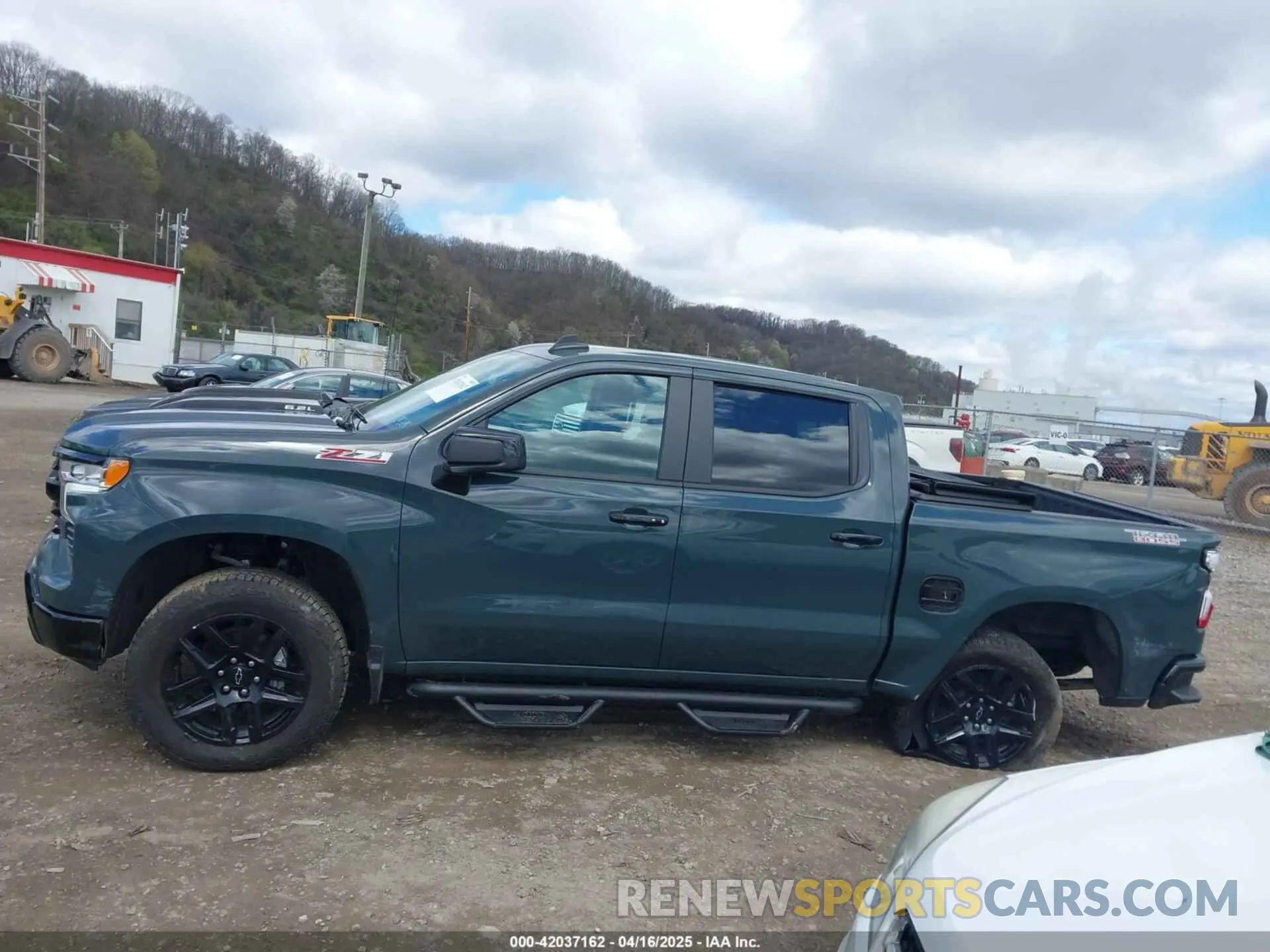 14 Photograph of a damaged car 3GCUKFEL7SG201328 CHEVROLET SILVERADO 1500 2025