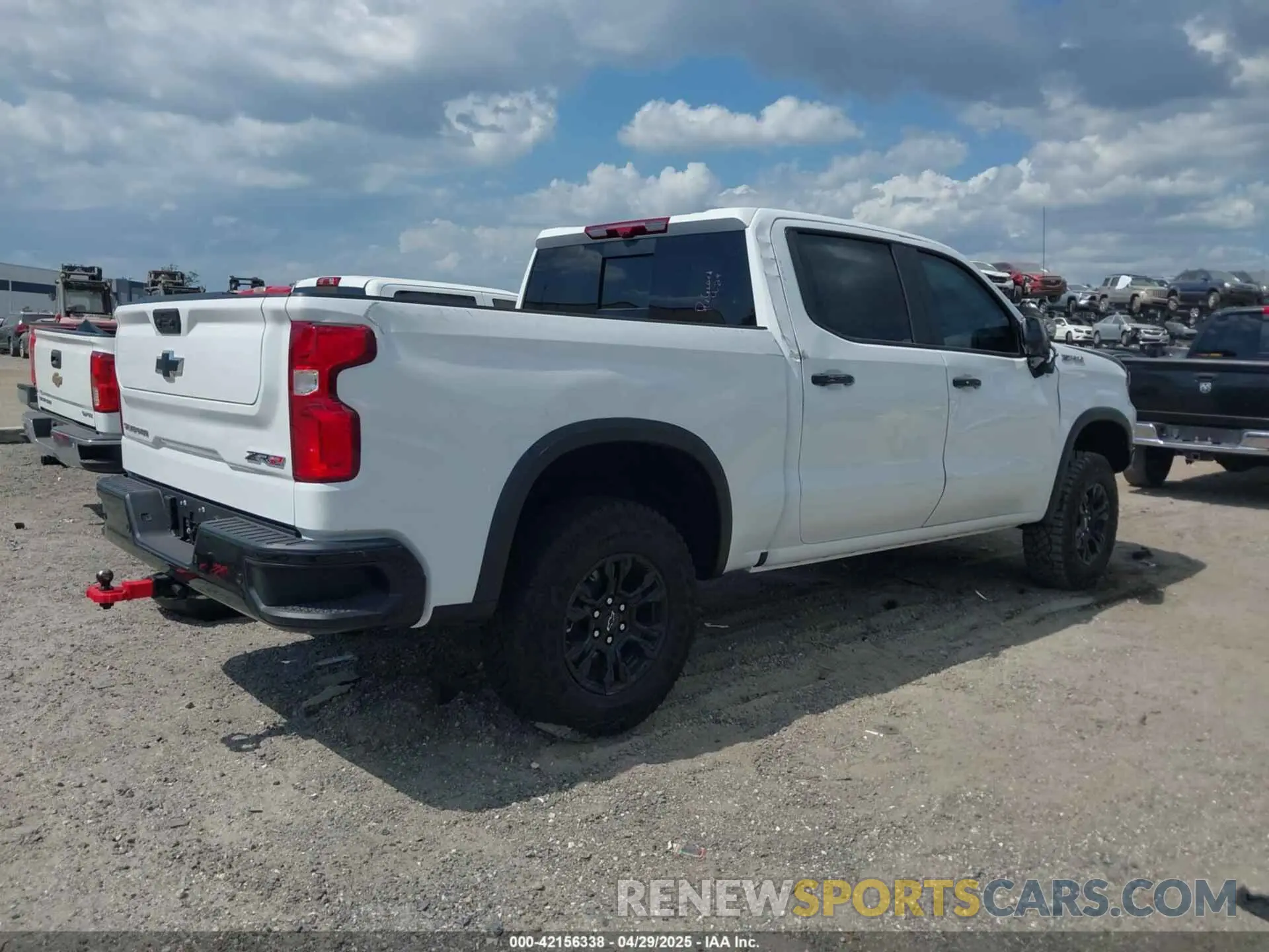 4 Фотография поврежденного автомобиля 3GCUKHEL0SG213168 CHEVROLET SILVERADO 1500 2025