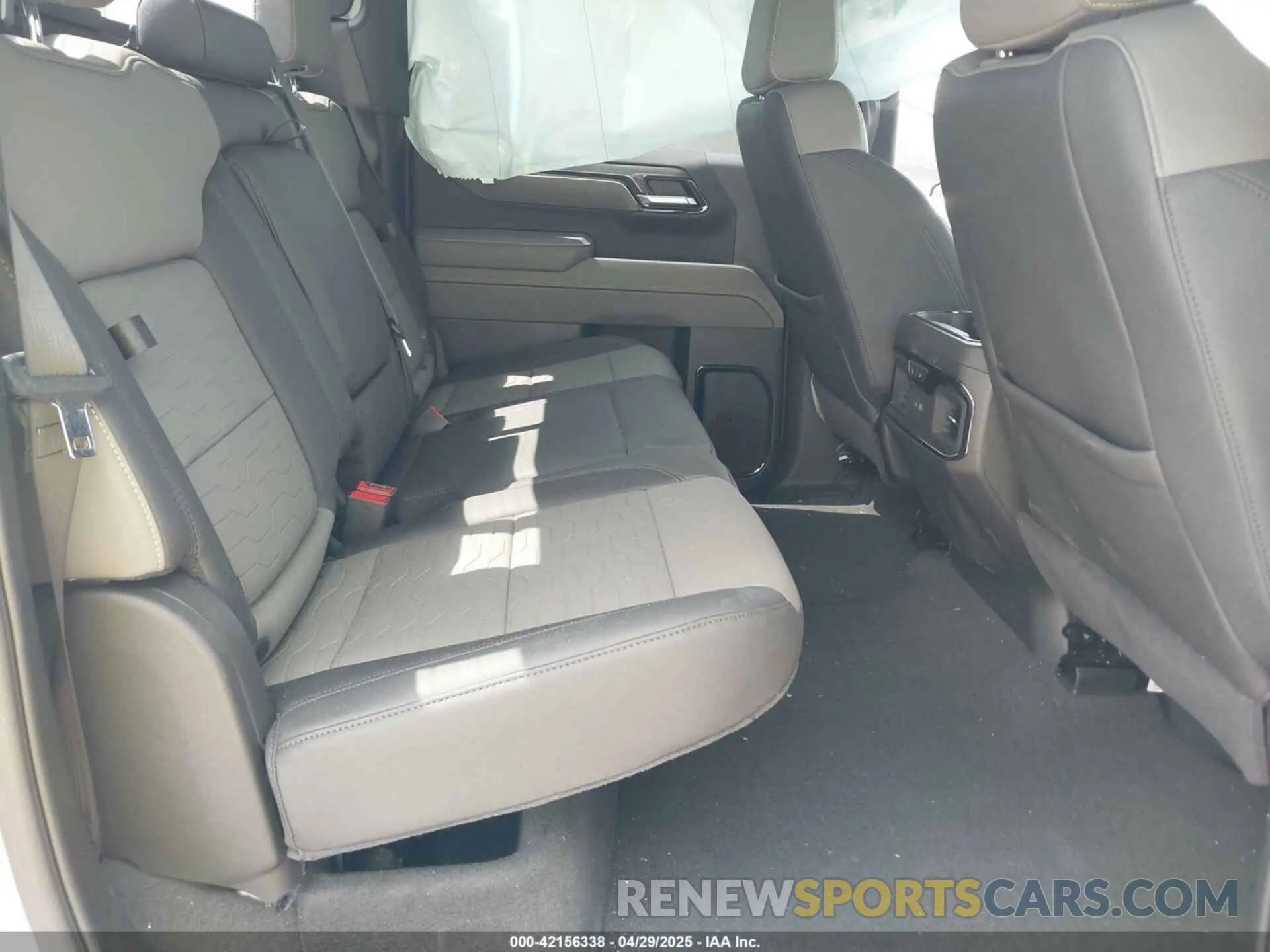 8 Фотография поврежденного автомобиля 3GCUKHEL0SG213168 CHEVROLET SILVERADO 1500 2025