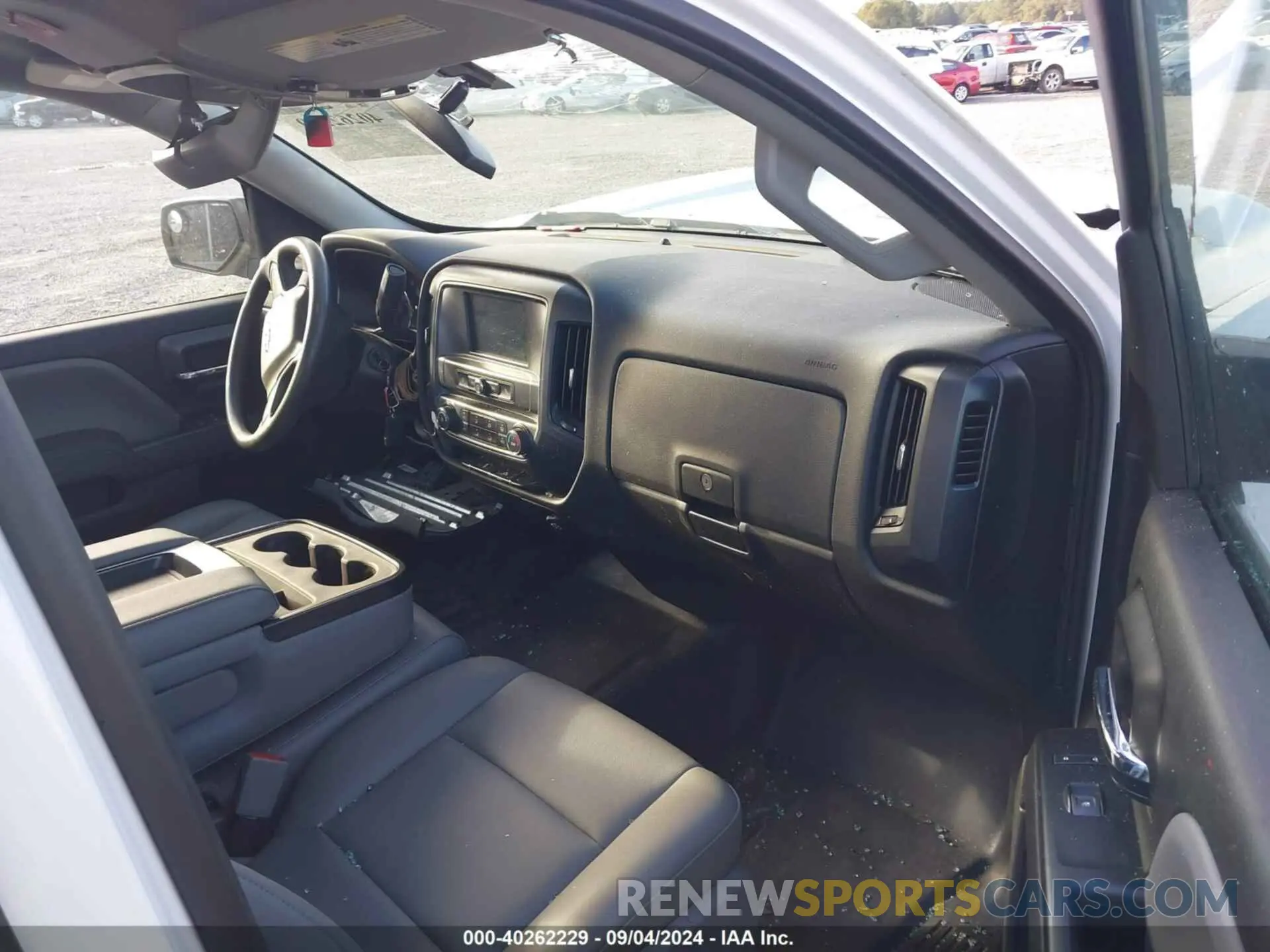 5 Фотография поврежденного автомобиля 2GCRCNEC2K1225316 CHEVROLET SILVERADO 1500 LD 2019