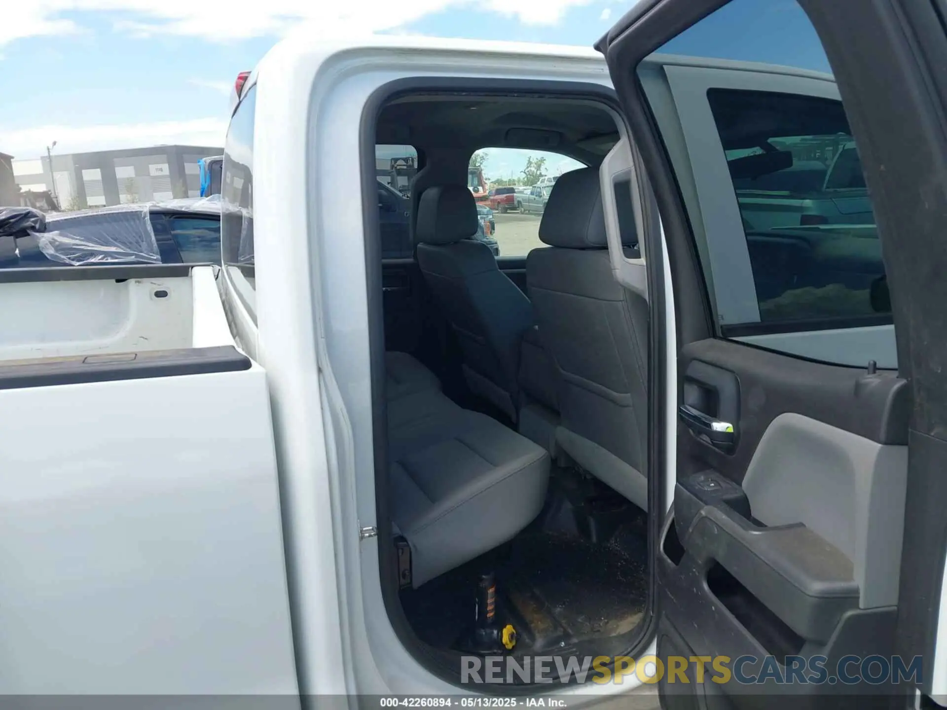 8 Фотография поврежденного автомобиля 2GCRCNEC9K1127173 CHEVROLET SILVERADO 1500 LD 2019