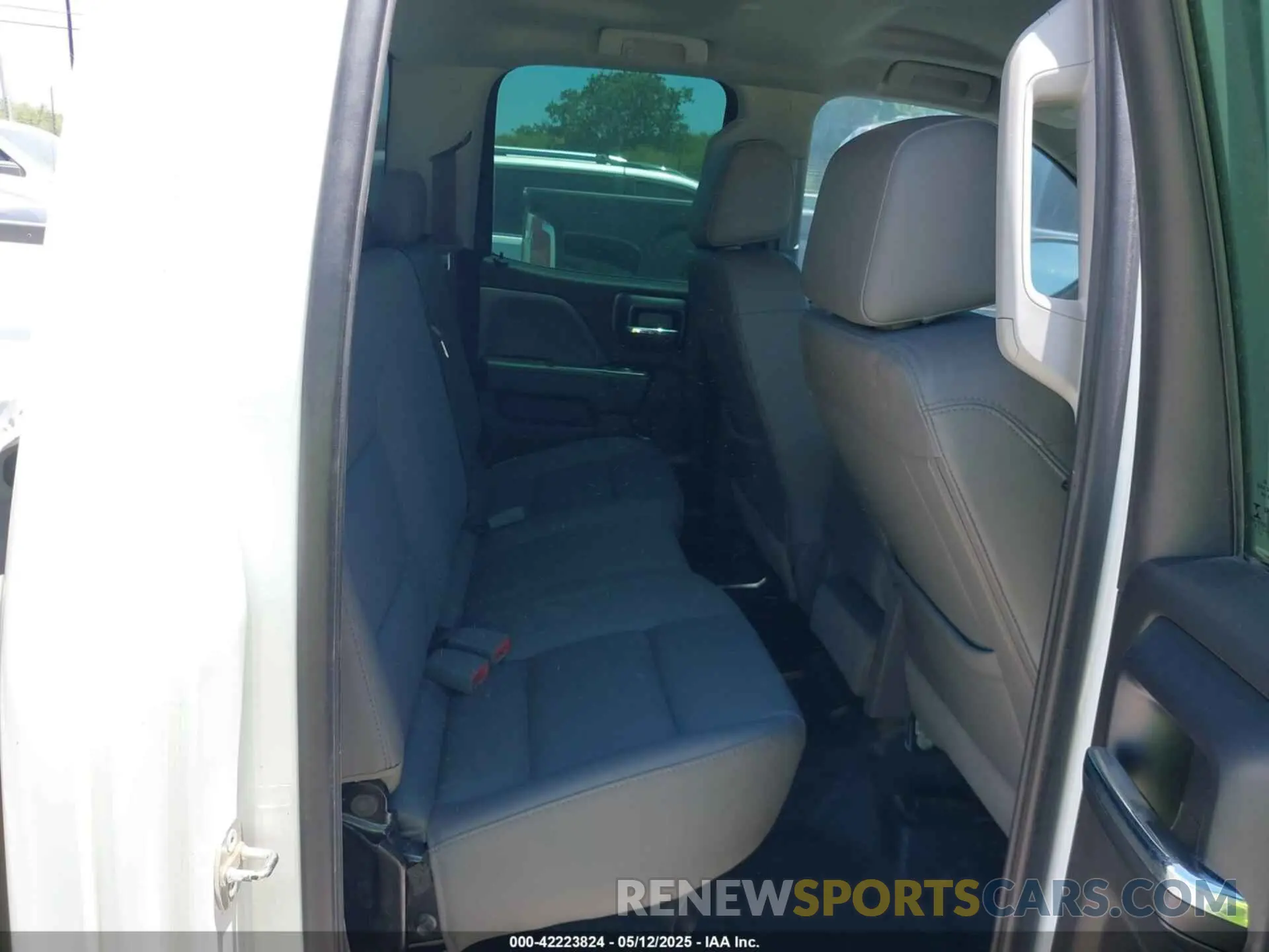 8 Photograph of a damaged car 2GCVKNEC2K1160727 CHEVROLET SILVERADO 1500 LD 2019