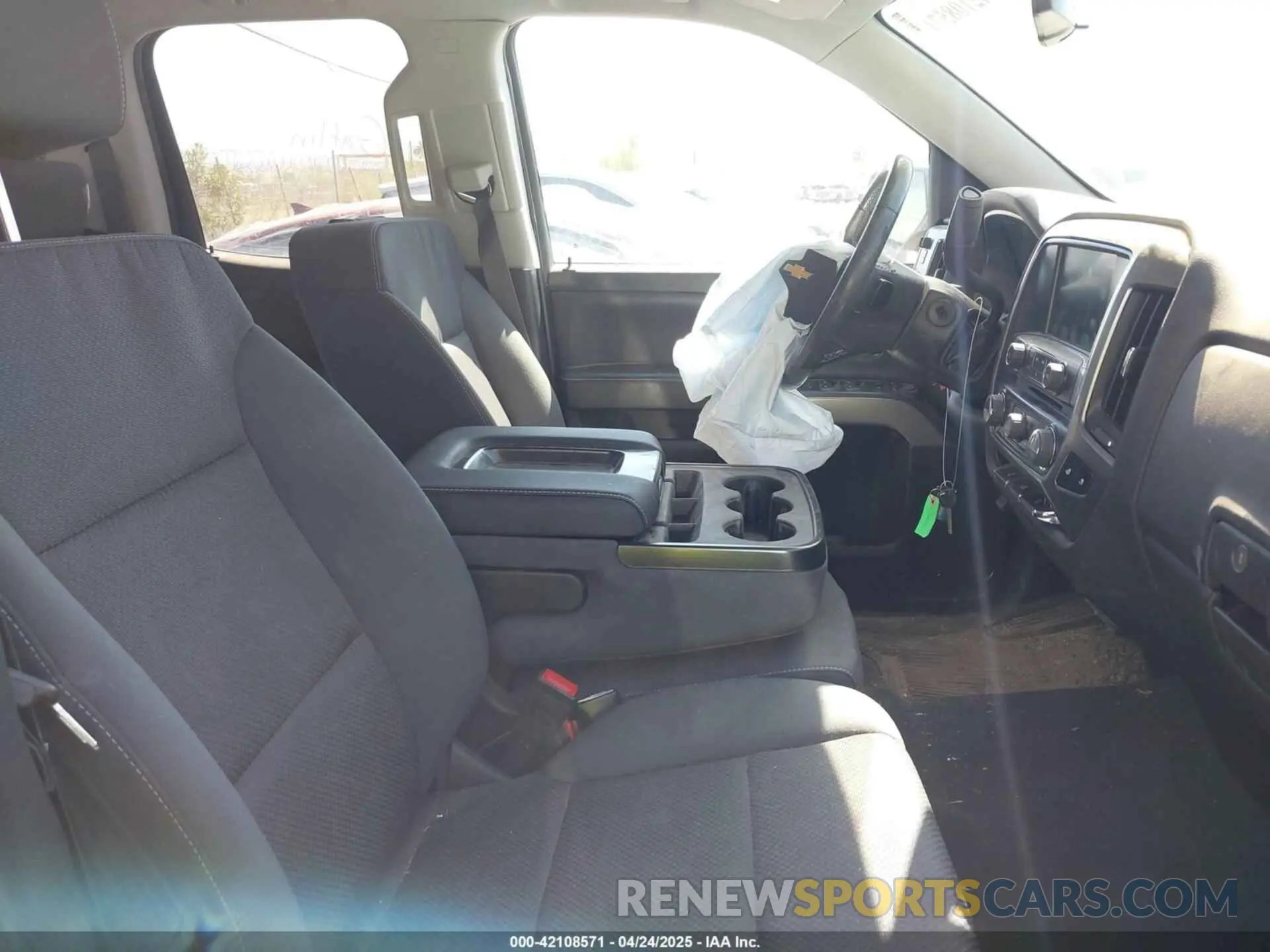 5 Photograph of a damaged car 2GCVKPEC2K1116156 CHEVROLET SILVERADO 1500 LD 2019