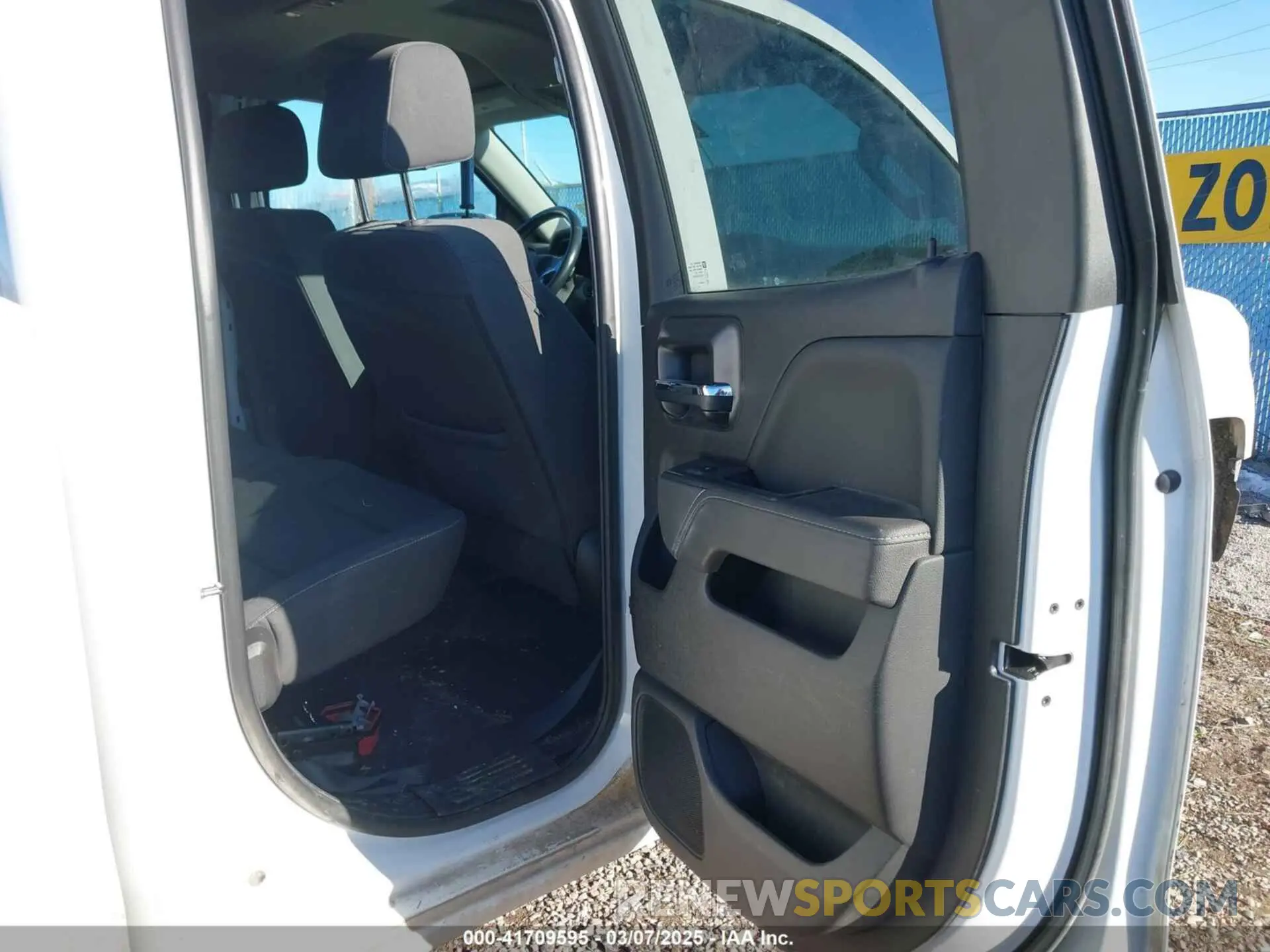 8 Фотография поврежденного автомобиля 2GCVKPEC2K1121793 CHEVROLET SILVERADO 1500 LD 2019