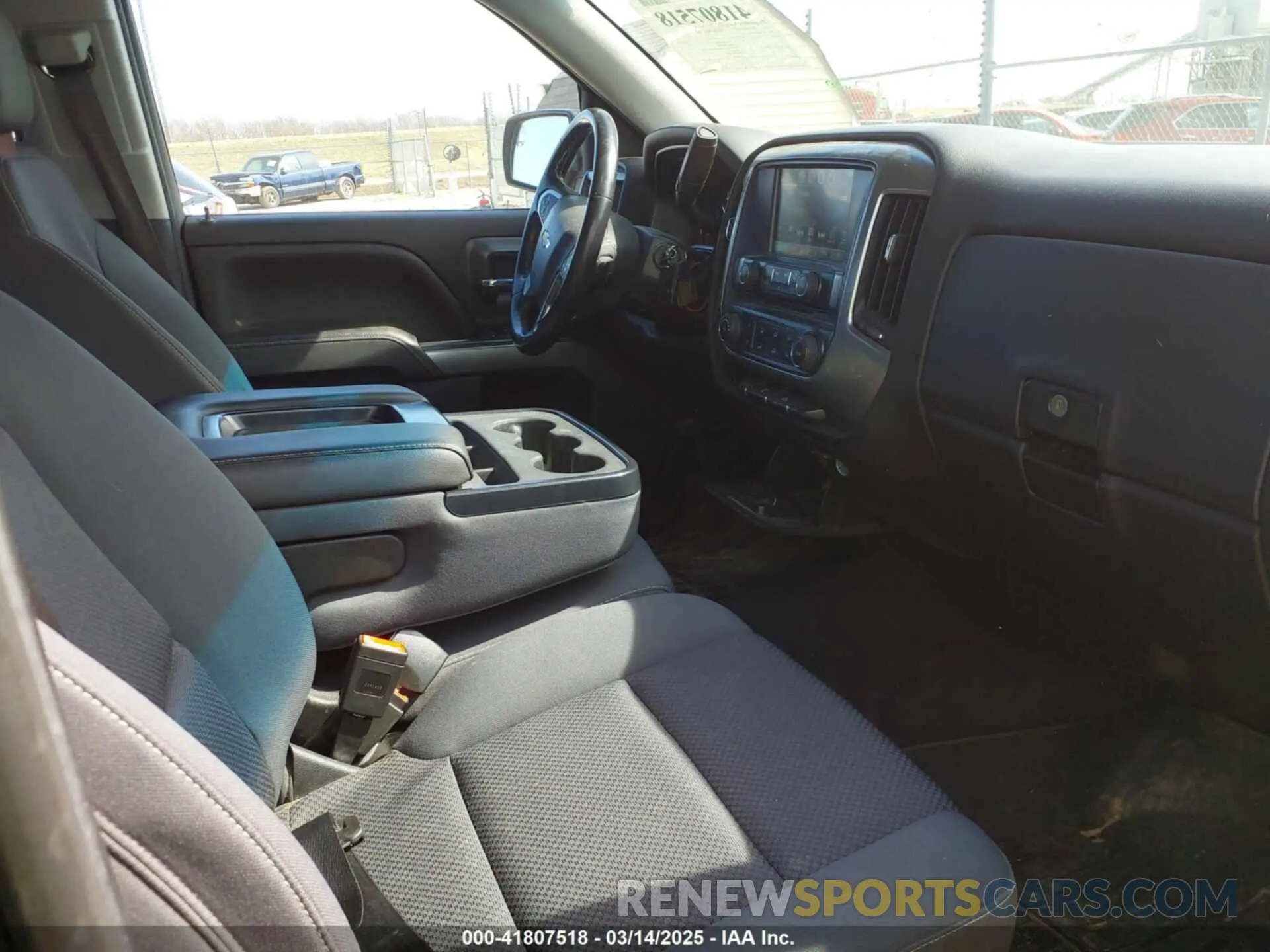 5 Photograph of a damaged car 2GCVKPEC4K1112416 CHEVROLET SILVERADO 1500 LD 2019