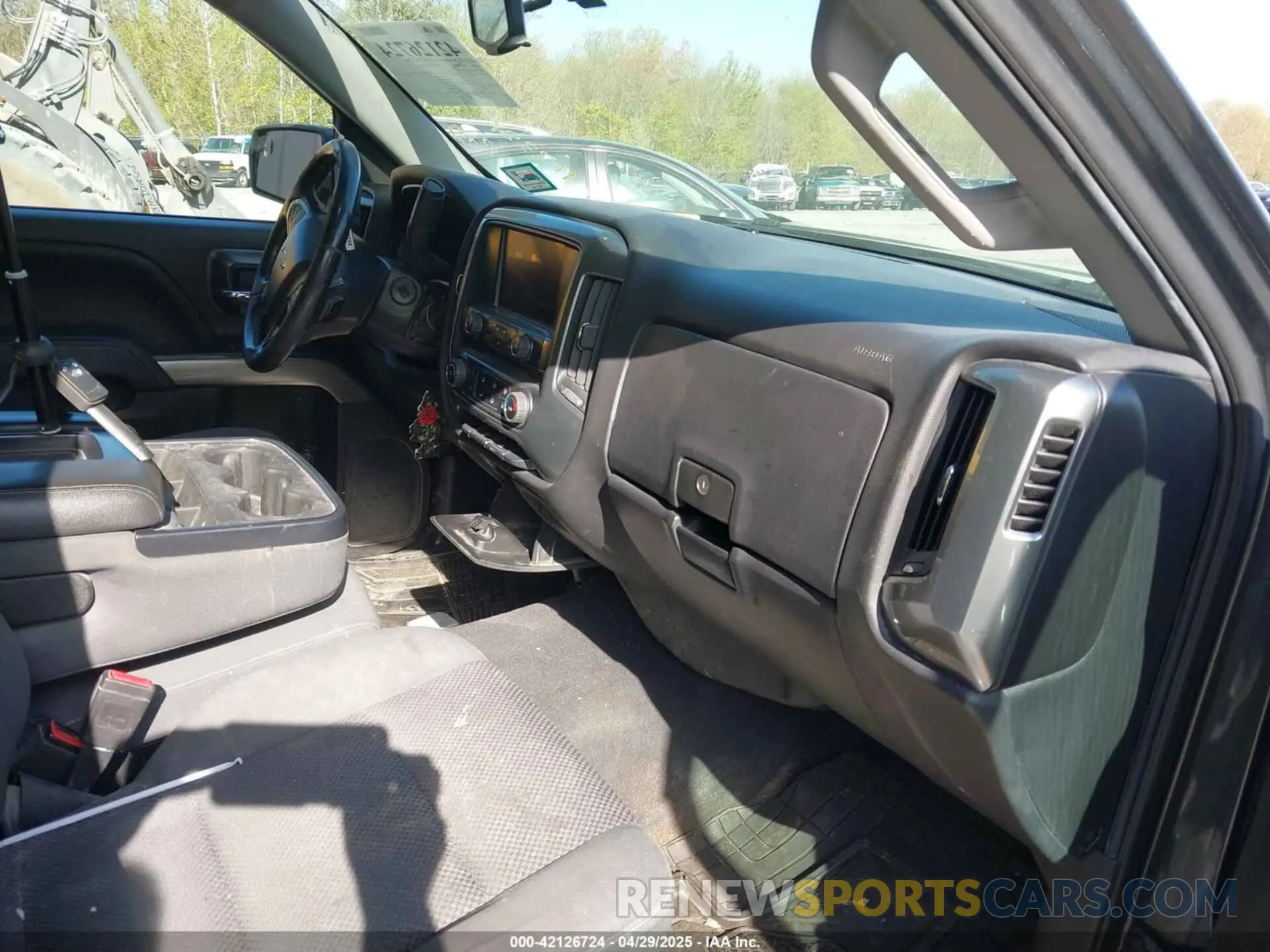 5 Фотография поврежденного автомобиля 2GCVKPEC5K1140418 CHEVROLET SILVERADO 1500 LD 2019