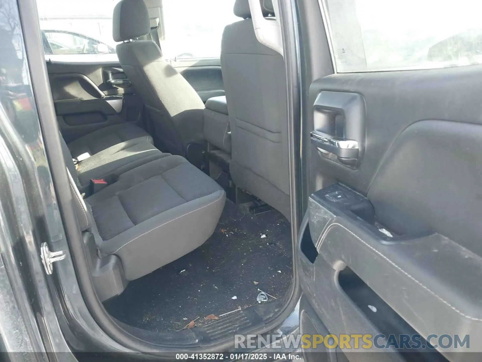 8 Photograph of a damaged car 2GCVKPEC9K1129924 CHEVROLET SILVERADO 1500 LD 2019