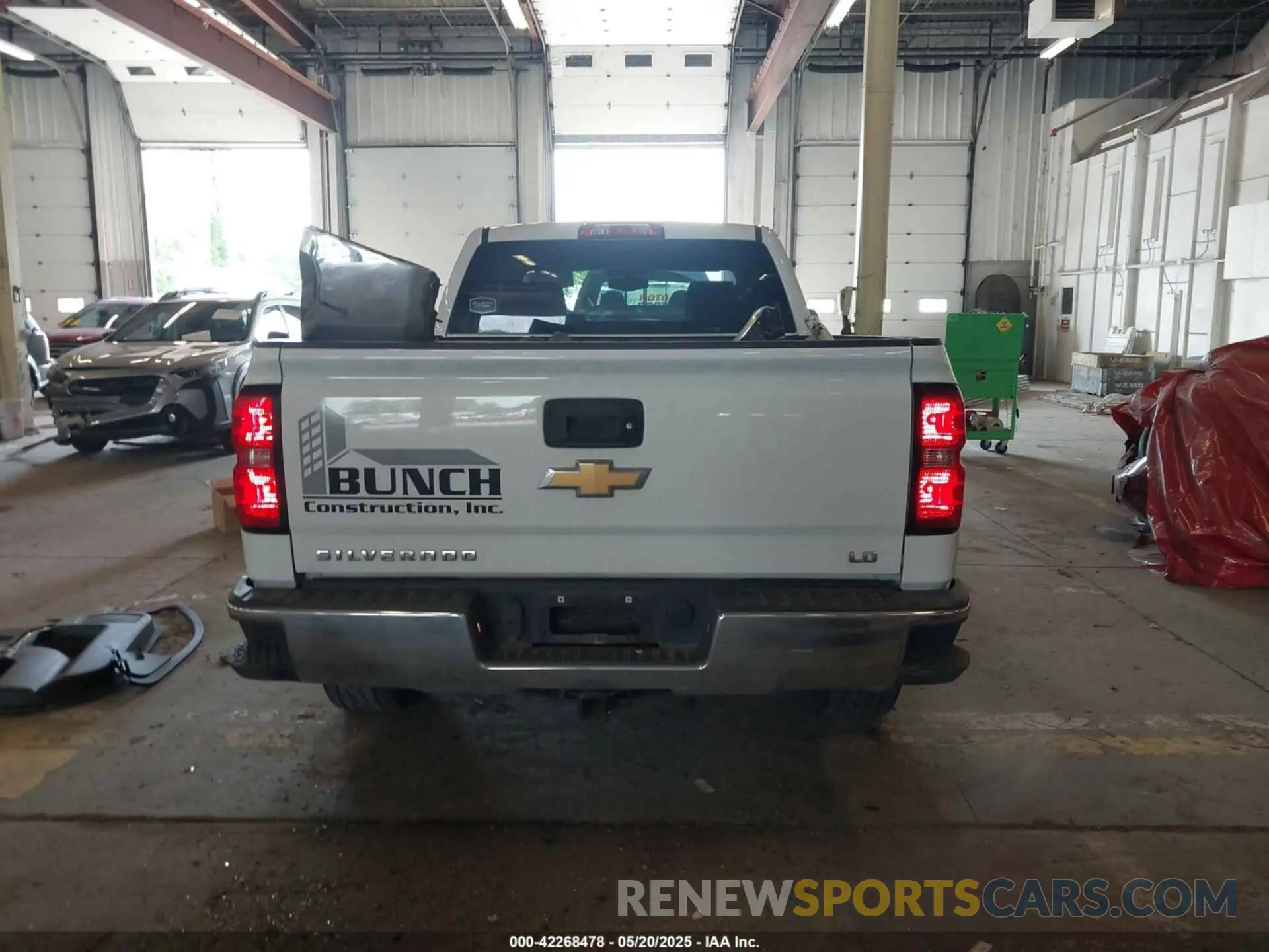 17 Фотография поврежденного автомобиля 2GCVKPECXK1121556 CHEVROLET SILVERADO 1500 LD 2019