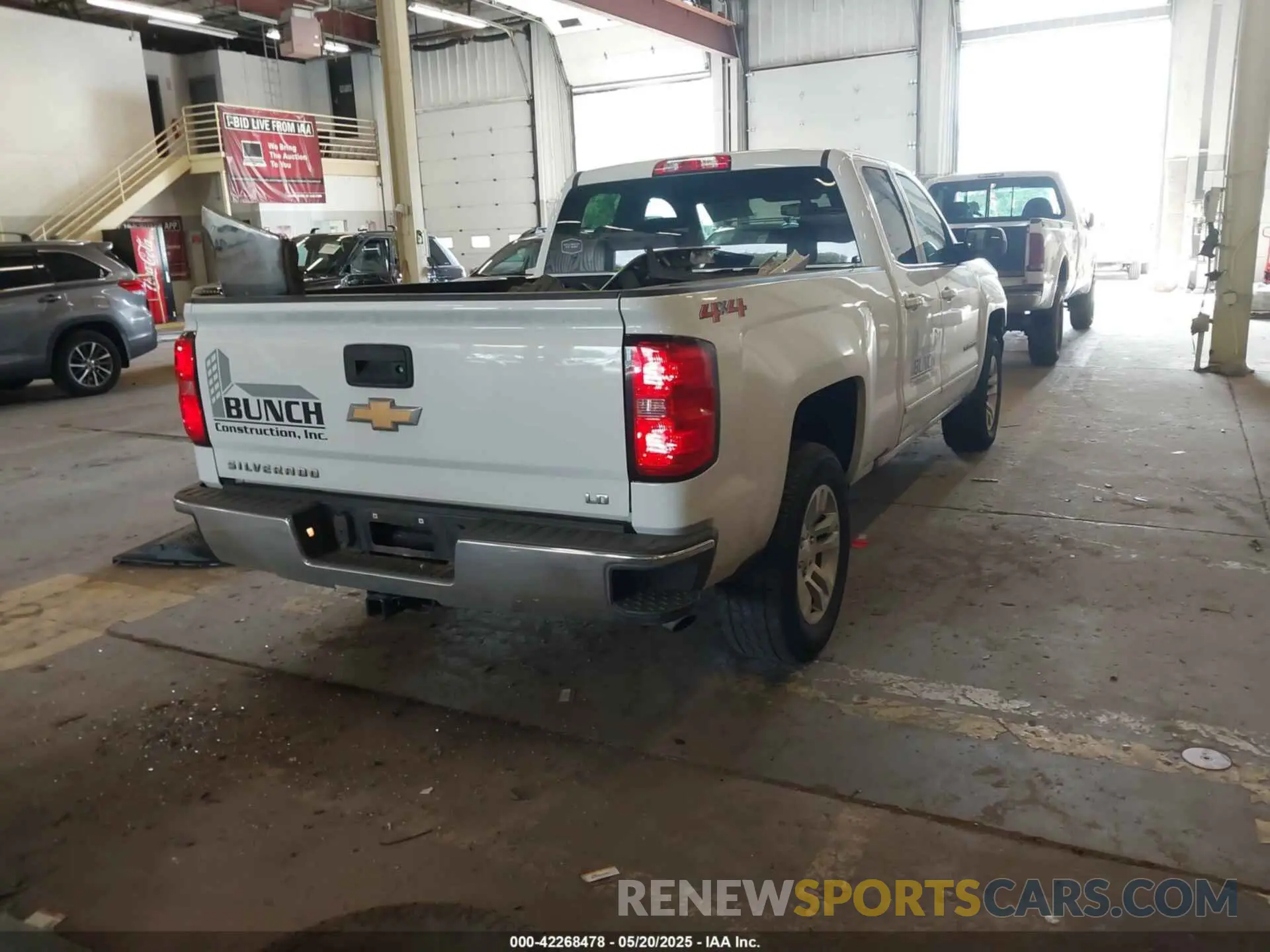 4 Фотография поврежденного автомобиля 2GCVKPECXK1121556 CHEVROLET SILVERADO 1500 LD 2019