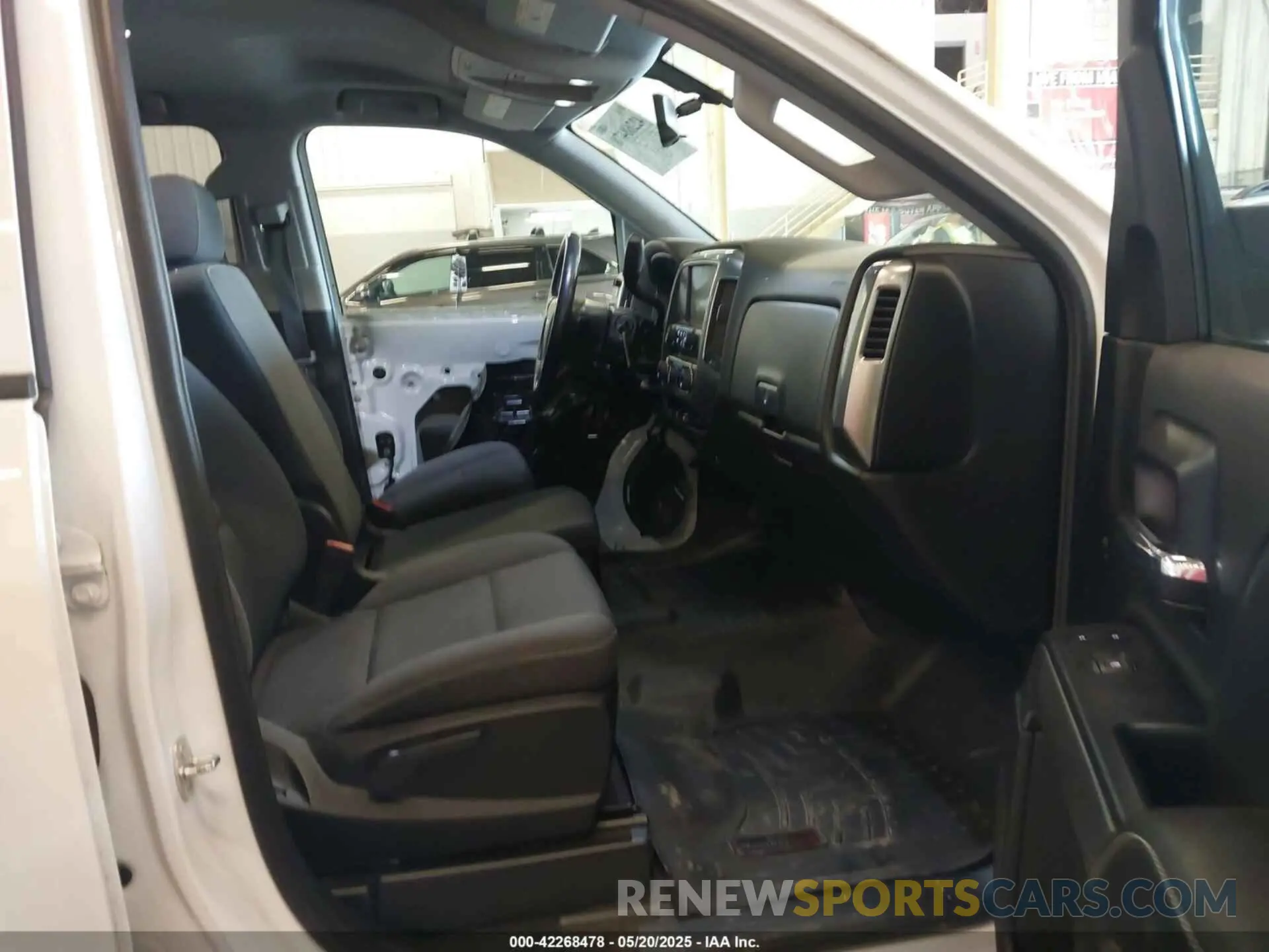 5 Фотография поврежденного автомобиля 2GCVKPECXK1121556 CHEVROLET SILVERADO 1500 LD 2019