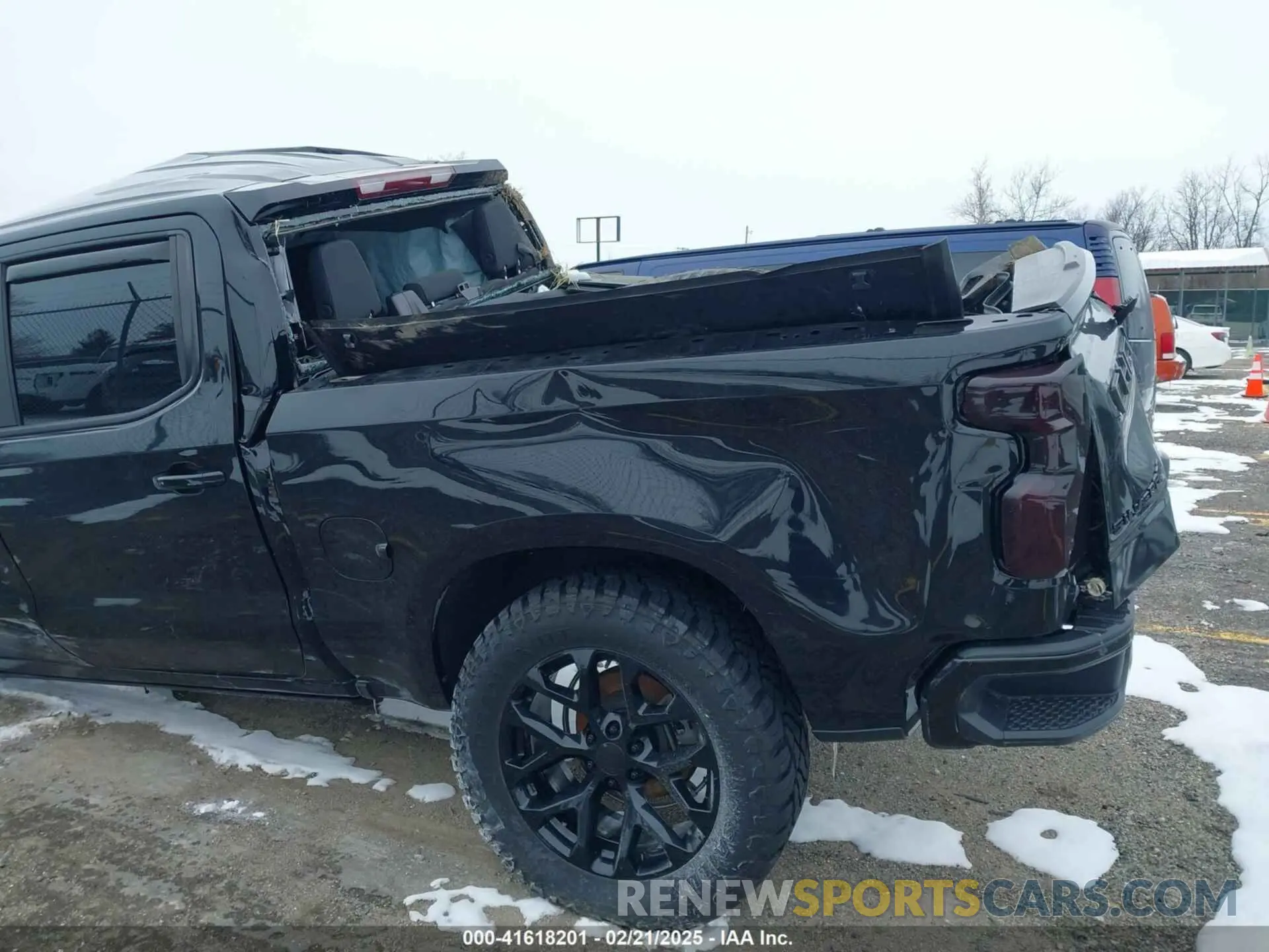 18 Photograph of a damaged car 1GCPYFEDXNZ233067 CHEVROLET SILVERADO 1500 LTD 2022