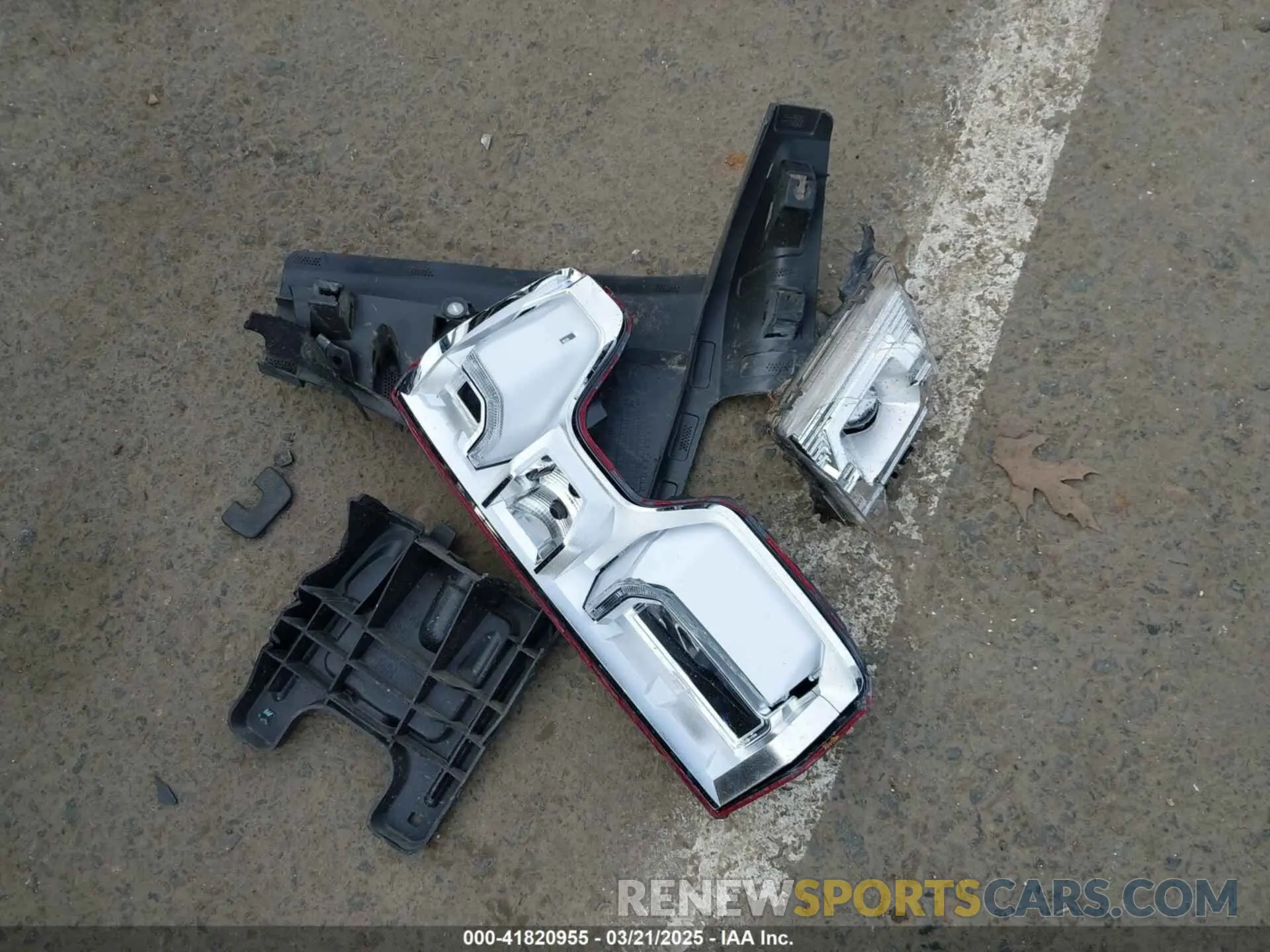 11 Photograph of a damaged car 1GCUYEEL8NZ234254 CHEVROLET SILVERADO 1500 LTD 2022