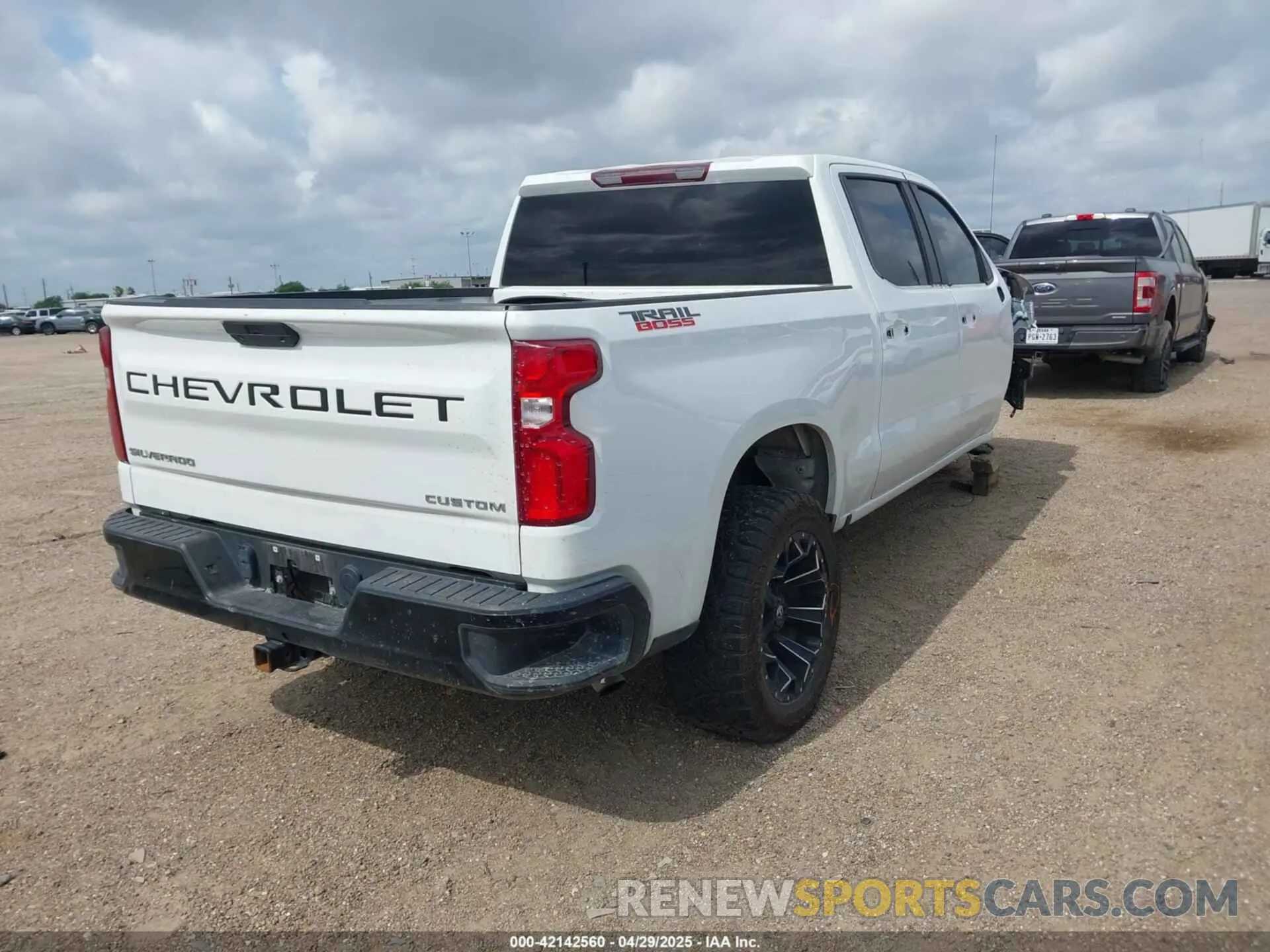 4 Фотография поврежденного автомобиля 3GCPYCEK6NG139927 CHEVROLET SILVERADO 1500 LTD 2022