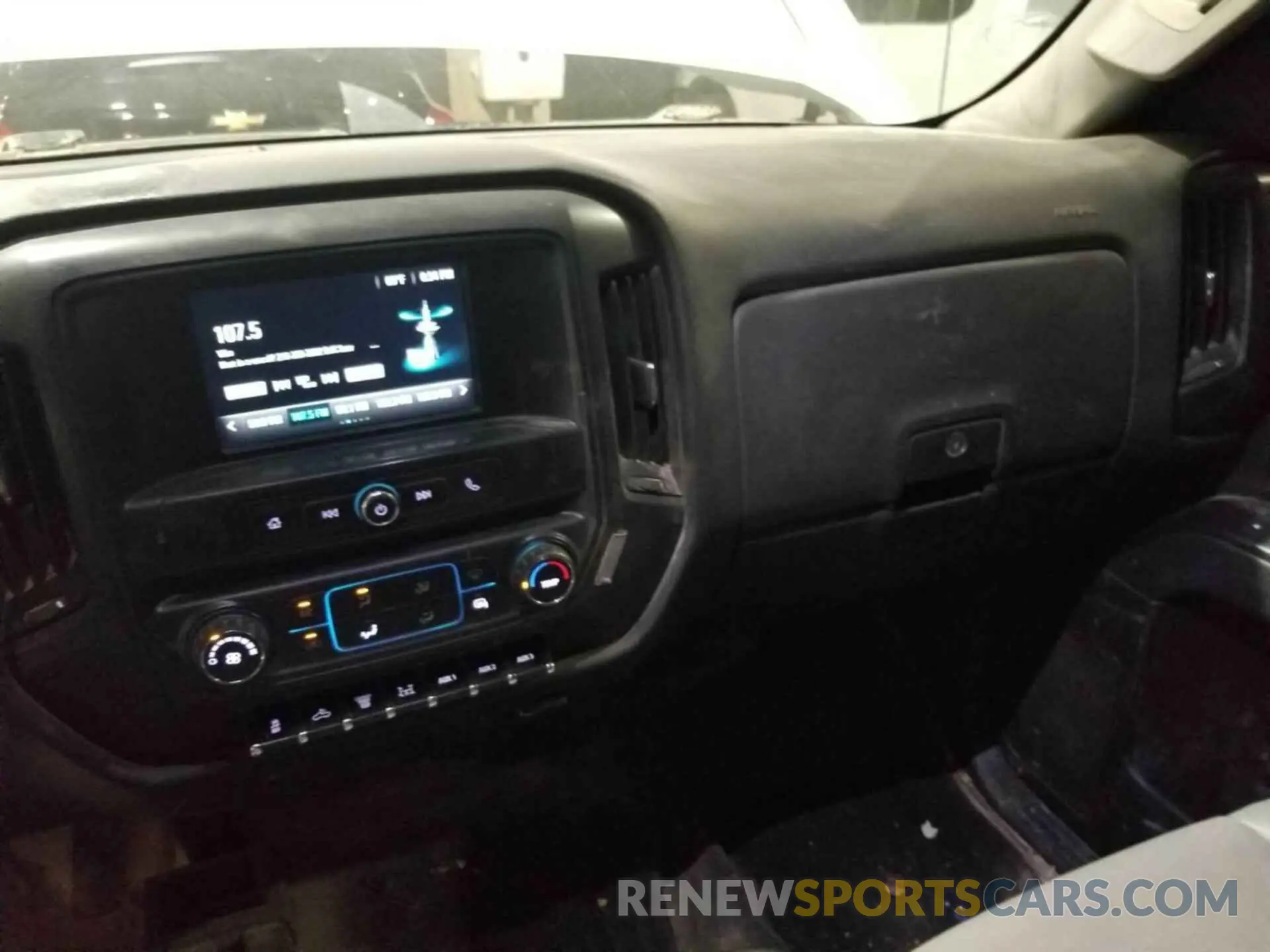 32 Photograph of a damaged car 1GB4KVCY6KF175609 CHEVROLET SILVERADO 2019