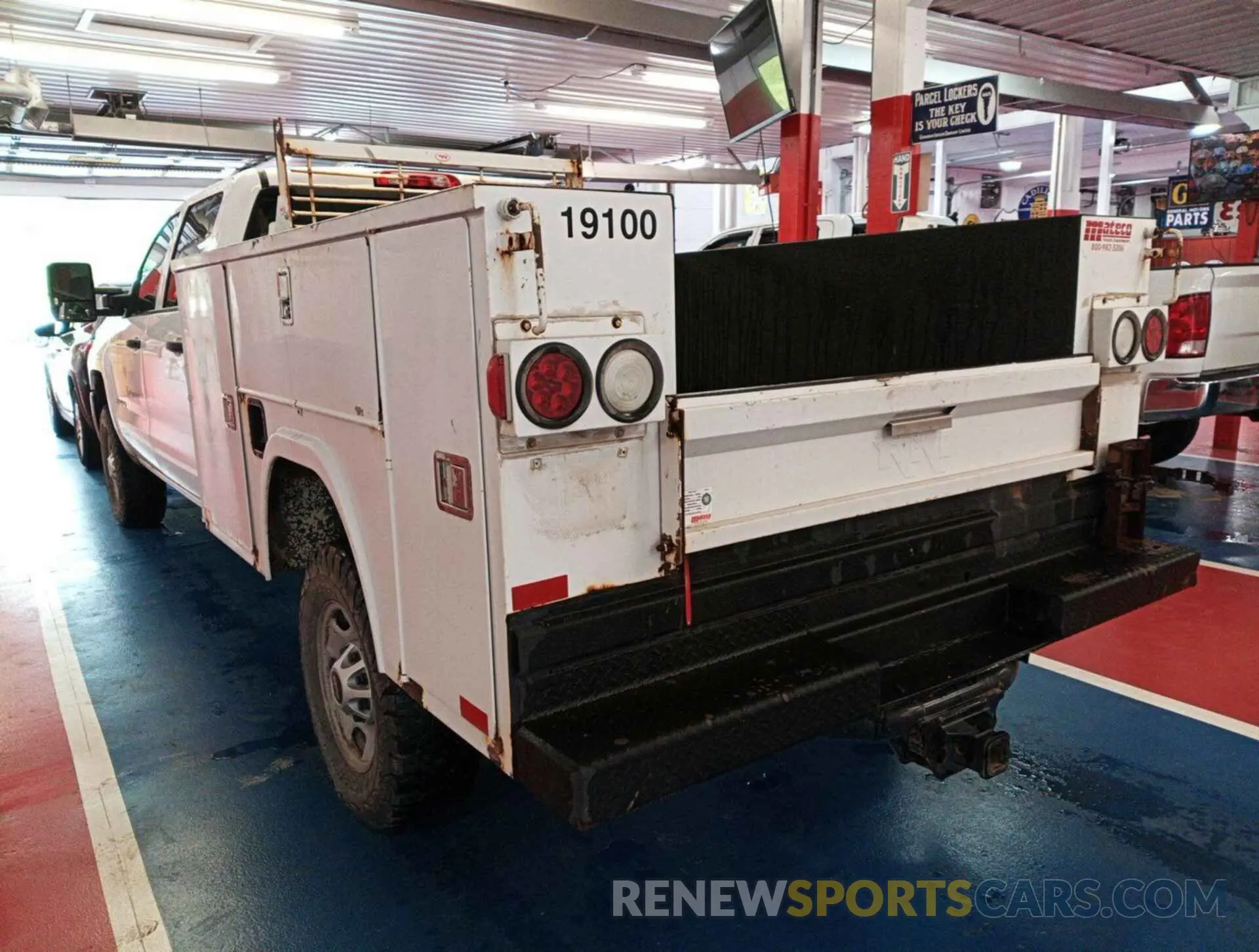 1 Photograph of a damaged car 1GC1KREG3KF211668 CHEVROLET SILVERADO 2019