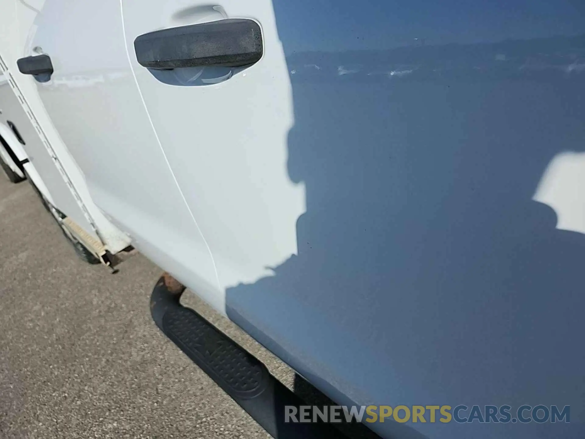 24 Photograph of a damaged car 2GC2KREG1K1109958 CHEVROLET SILVERADO 2019