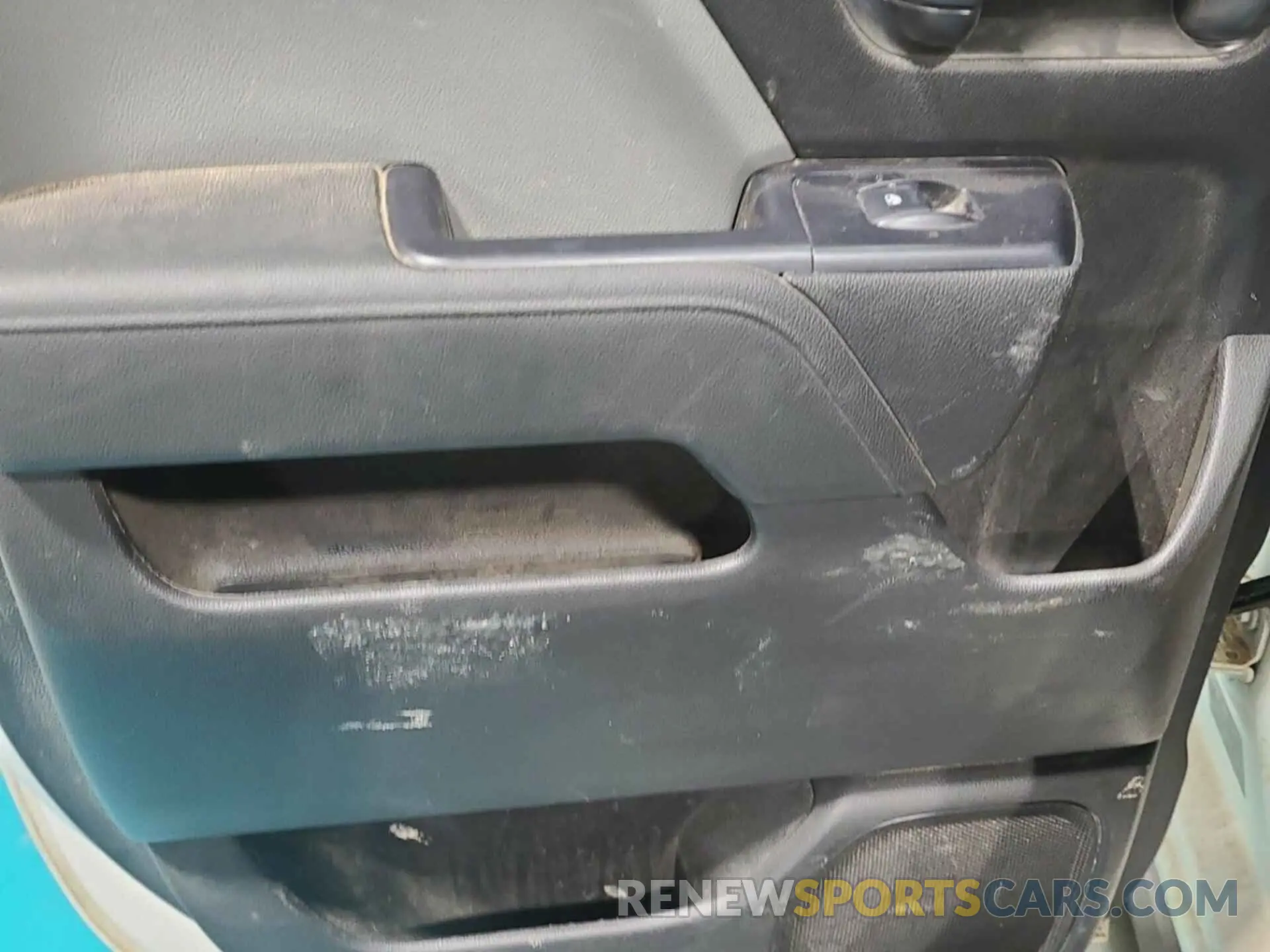 18 Photograph of a damaged car 2GC2KREG6K1117389 CHEVROLET SILVERADO 2019