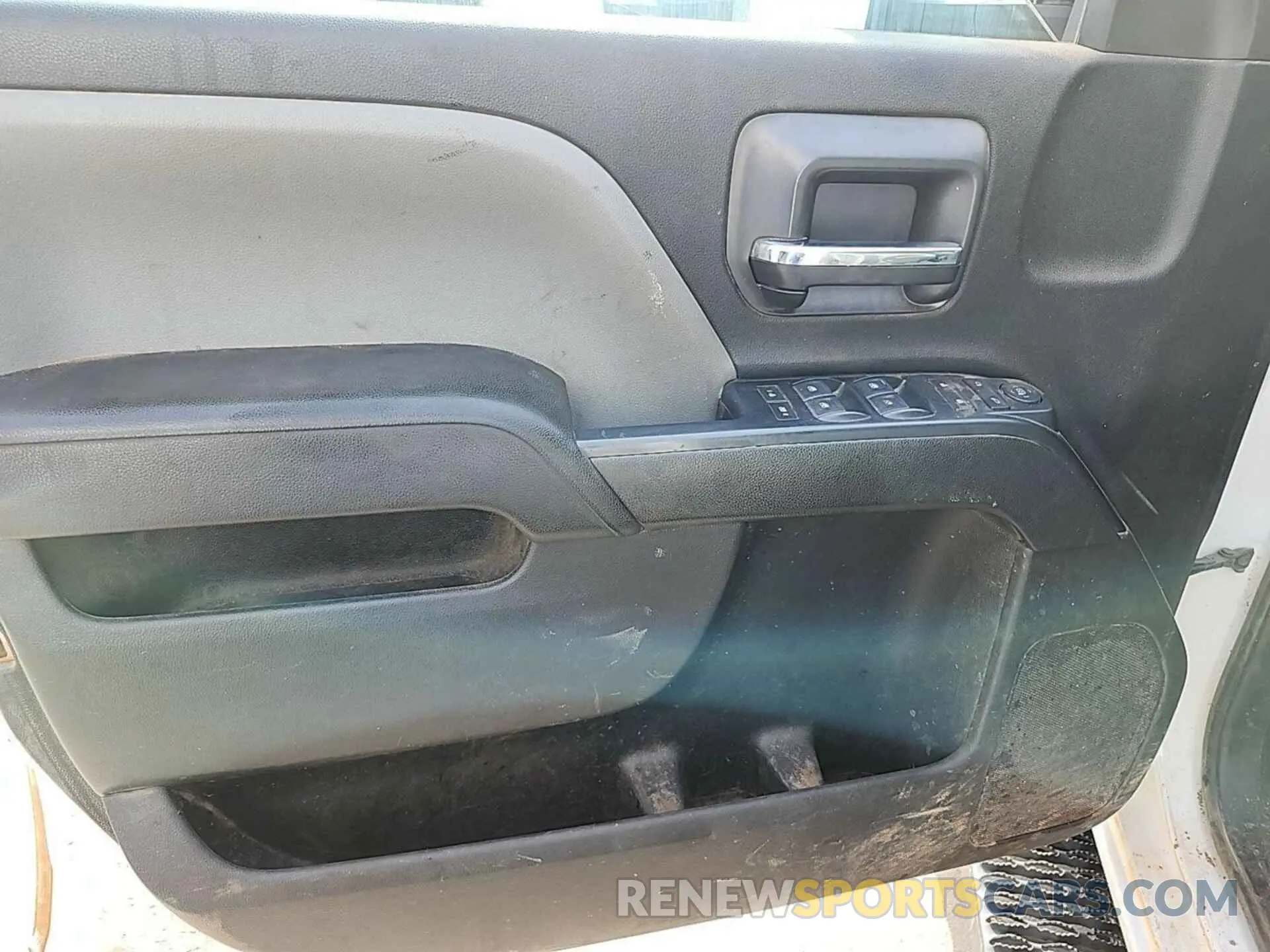 19 Photograph of a damaged car 2GC2KREG9K1155599 CHEVROLET SILVERADO 2019