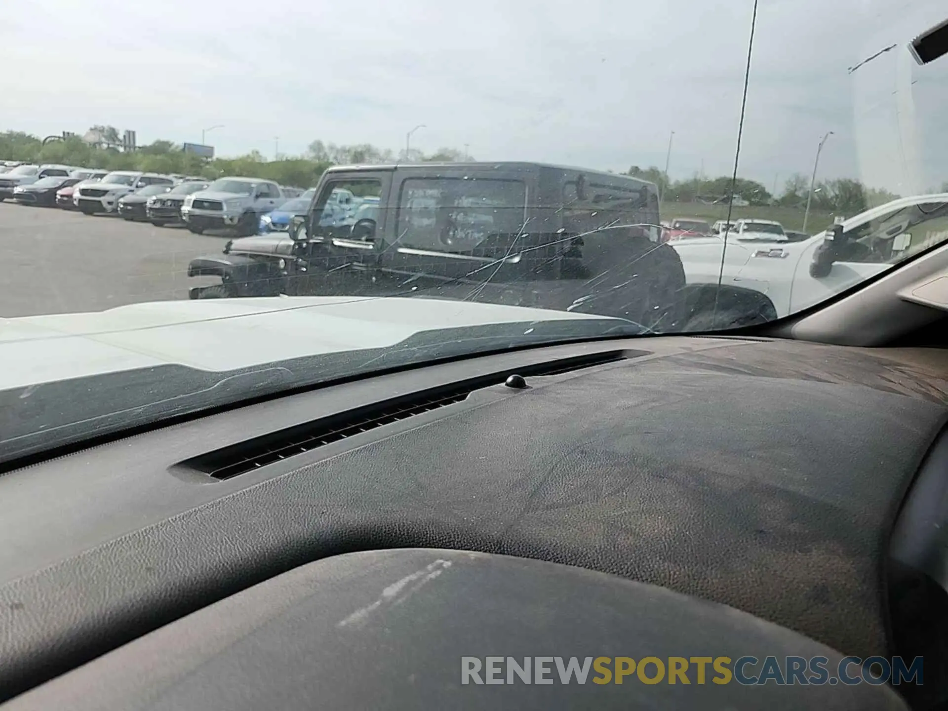 29 Photograph of a damaged car 2GC2KREG9K1155599 CHEVROLET SILVERADO 2019