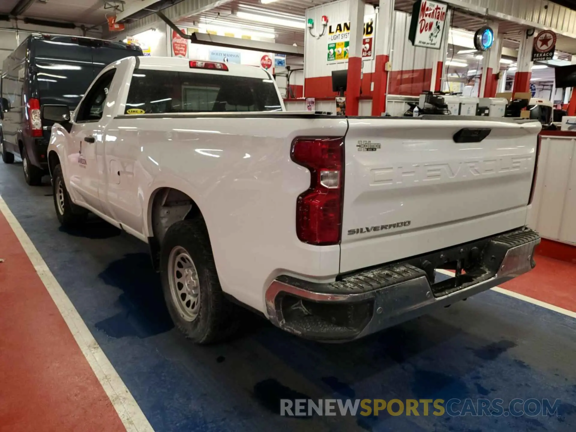 4 Photograph of a damaged car 3GCNWAEHXKG268352 CHEVROLET SILVERADO 2019