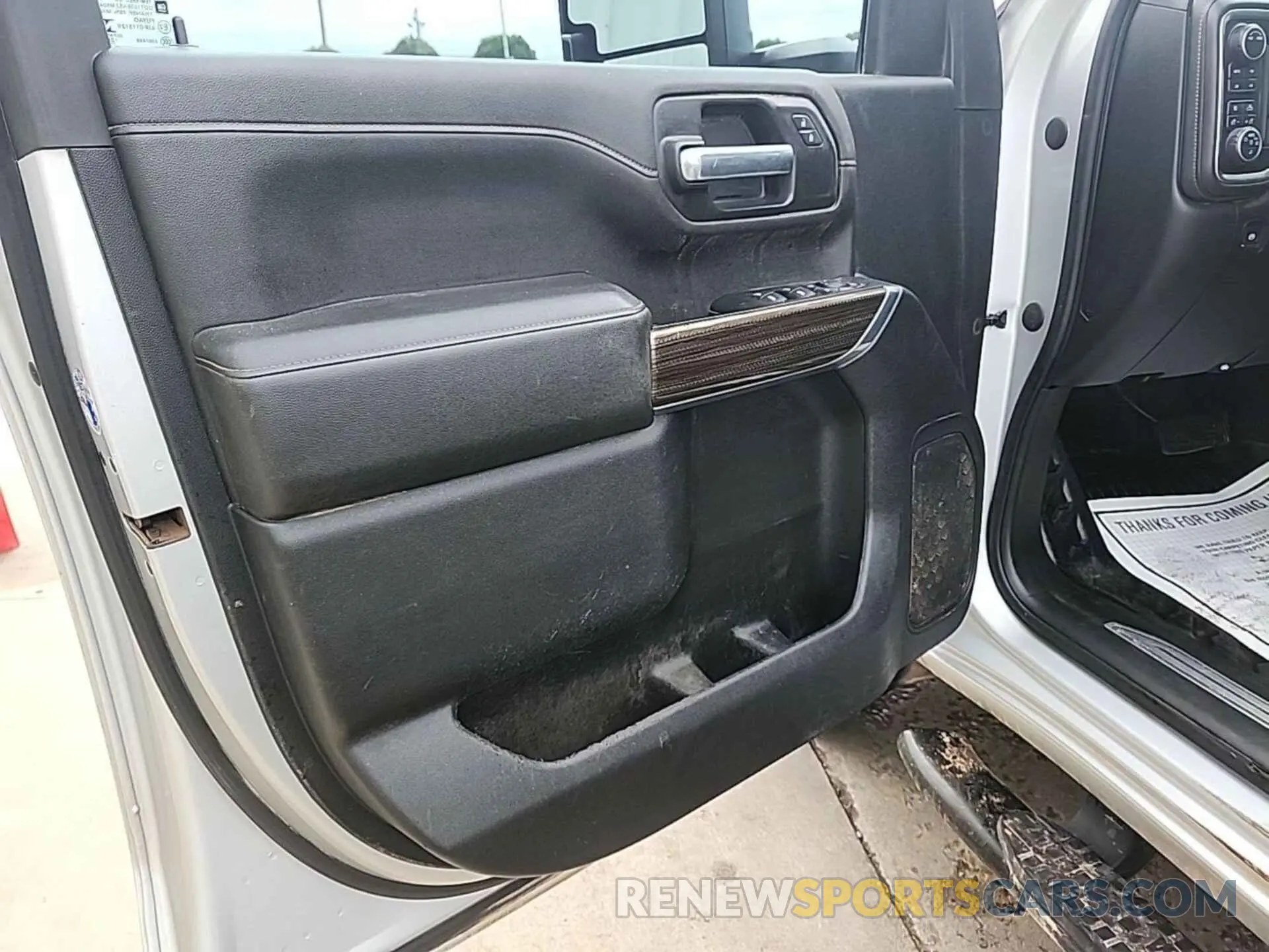 4 Photograph of a damaged car 1GC1YNE73LF273922 CHEVROLET SILVERADO 2020