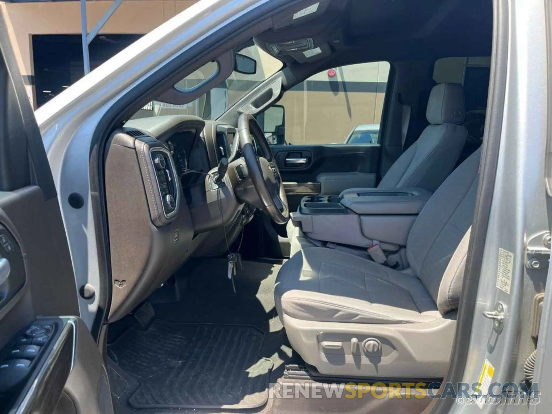 5 Photograph of a damaged car 1GC1YNE74LF199099 CHEVROLET SILVERADO 2020