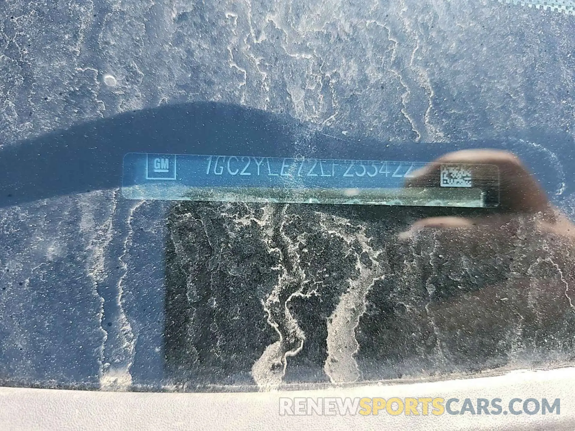10 Photograph of a damaged car 1GC2YLE72LF233422 CHEVROLET SILVERADO 2020