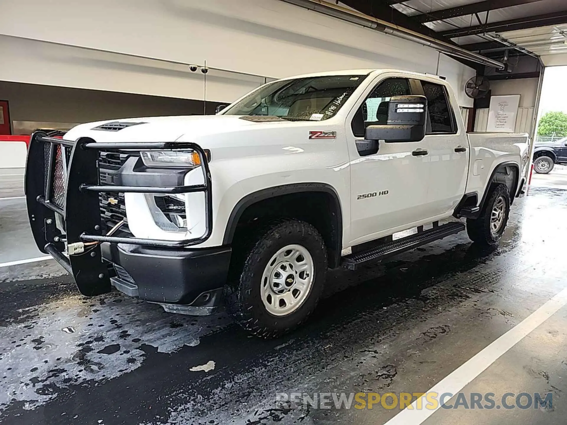 33 Фотография поврежденного автомобиля 1GC2YLE76LF233469 CHEVROLET SILVERADO 2020