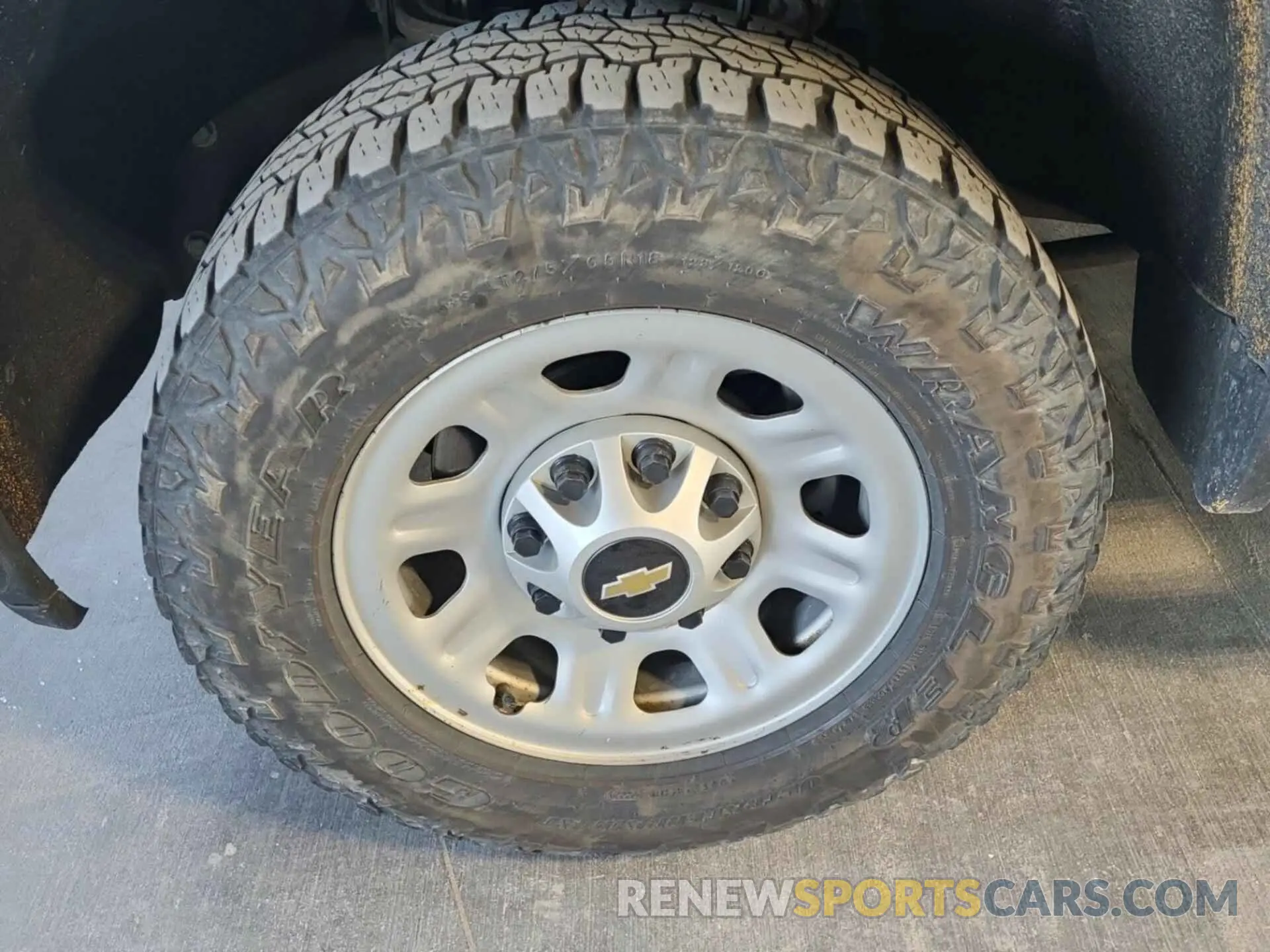 2 Photograph of a damaged car 1GC2YLE76LF282526 CHEVROLET SILVERADO 2020