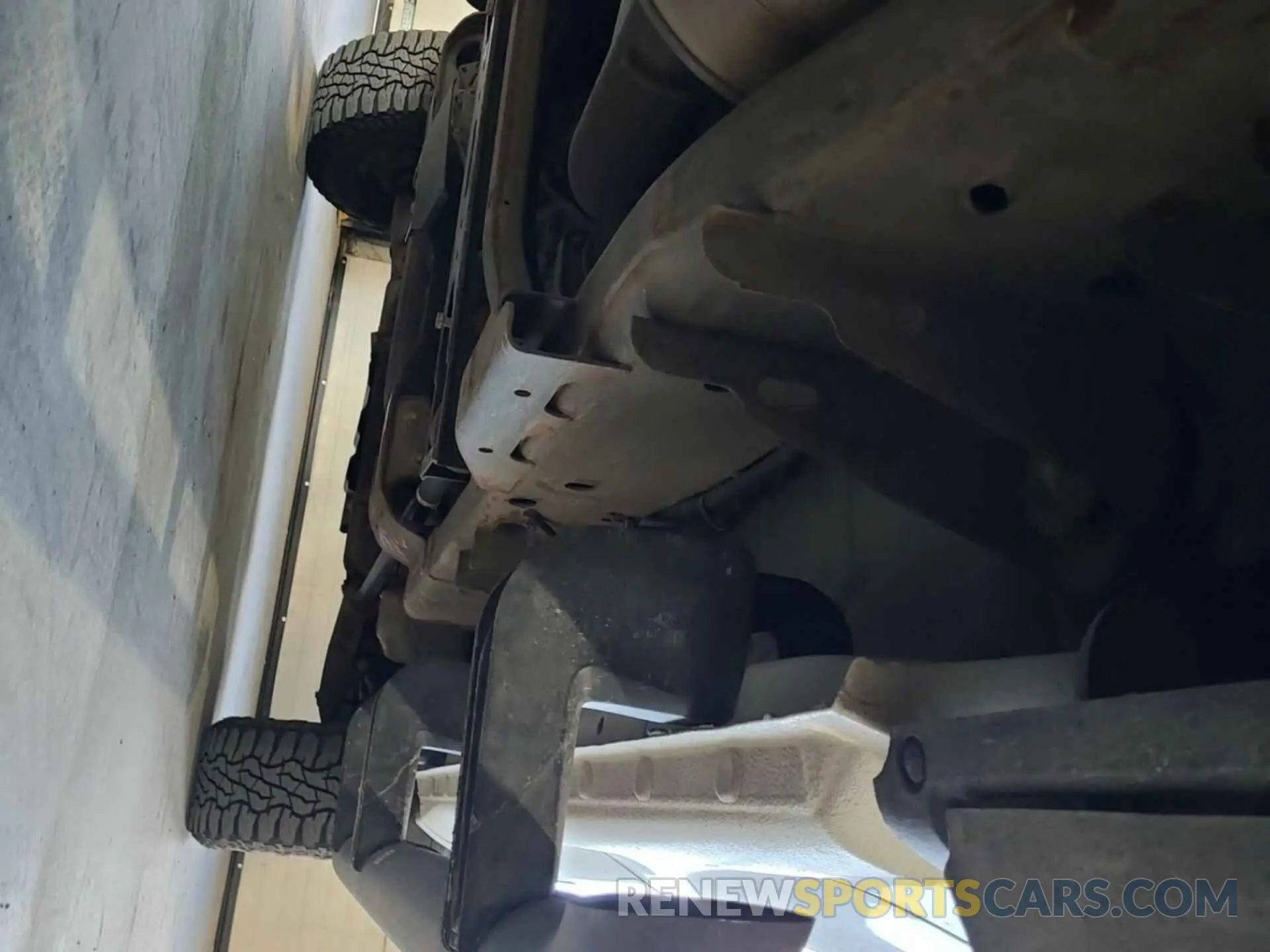 5 Photograph of a damaged car 1GC2YLE76LF282526 CHEVROLET SILVERADO 2020