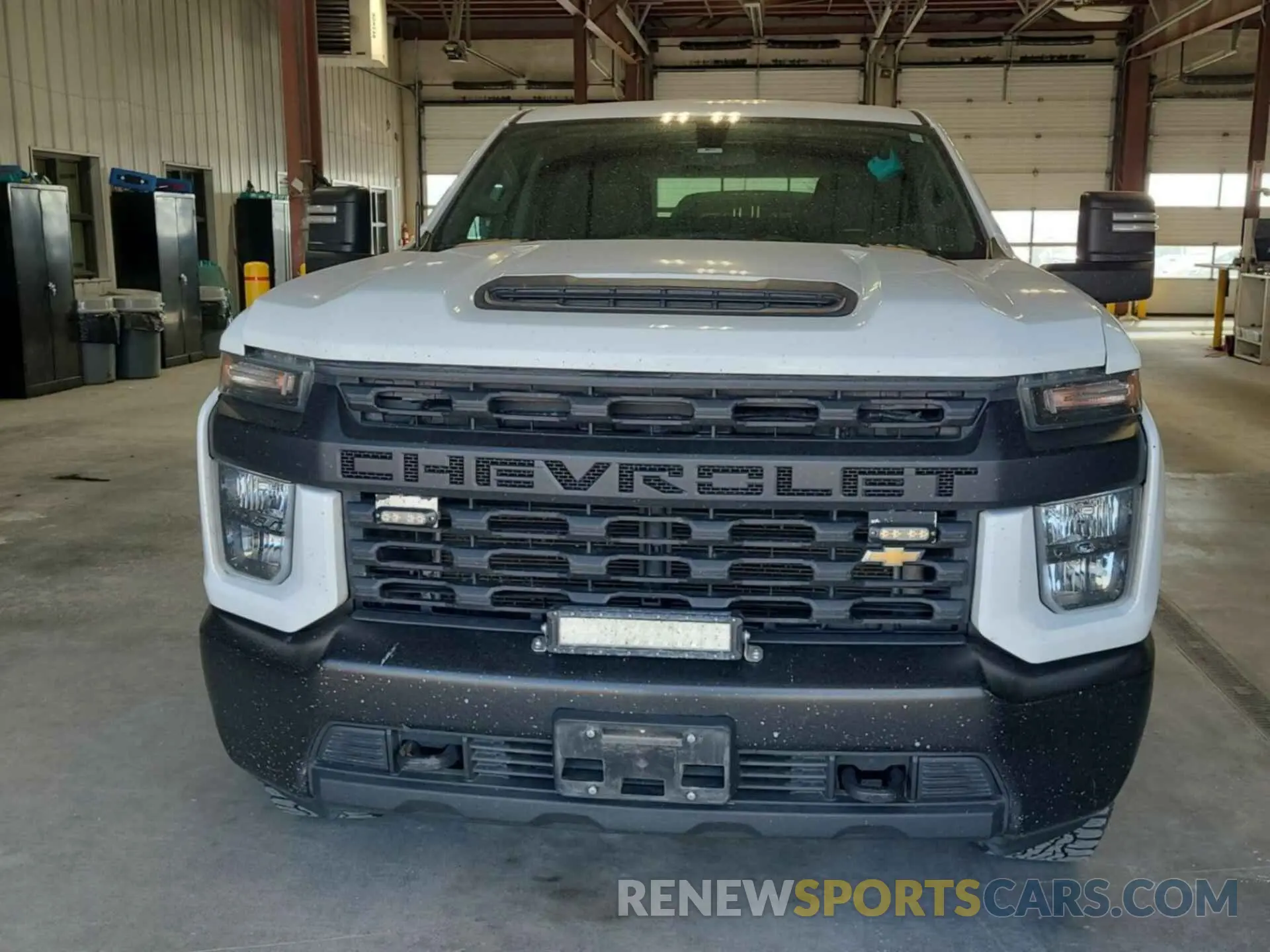 6 Photograph of a damaged car 1GC2YLE76LF282526 CHEVROLET SILVERADO 2020