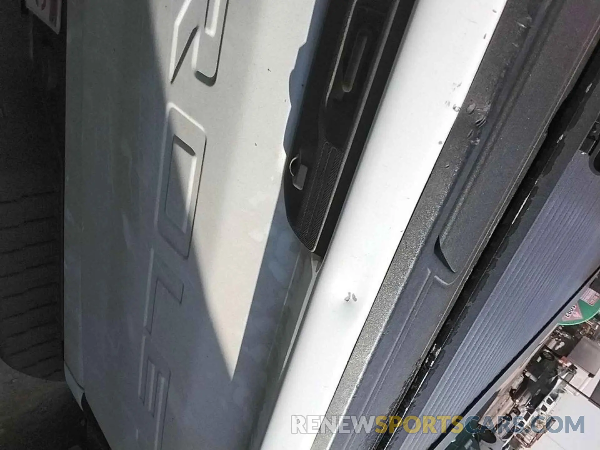 4 Фотография поврежденного автомобиля 1GC2YLE76LF304718 CHEVROLET SILVERADO 2020