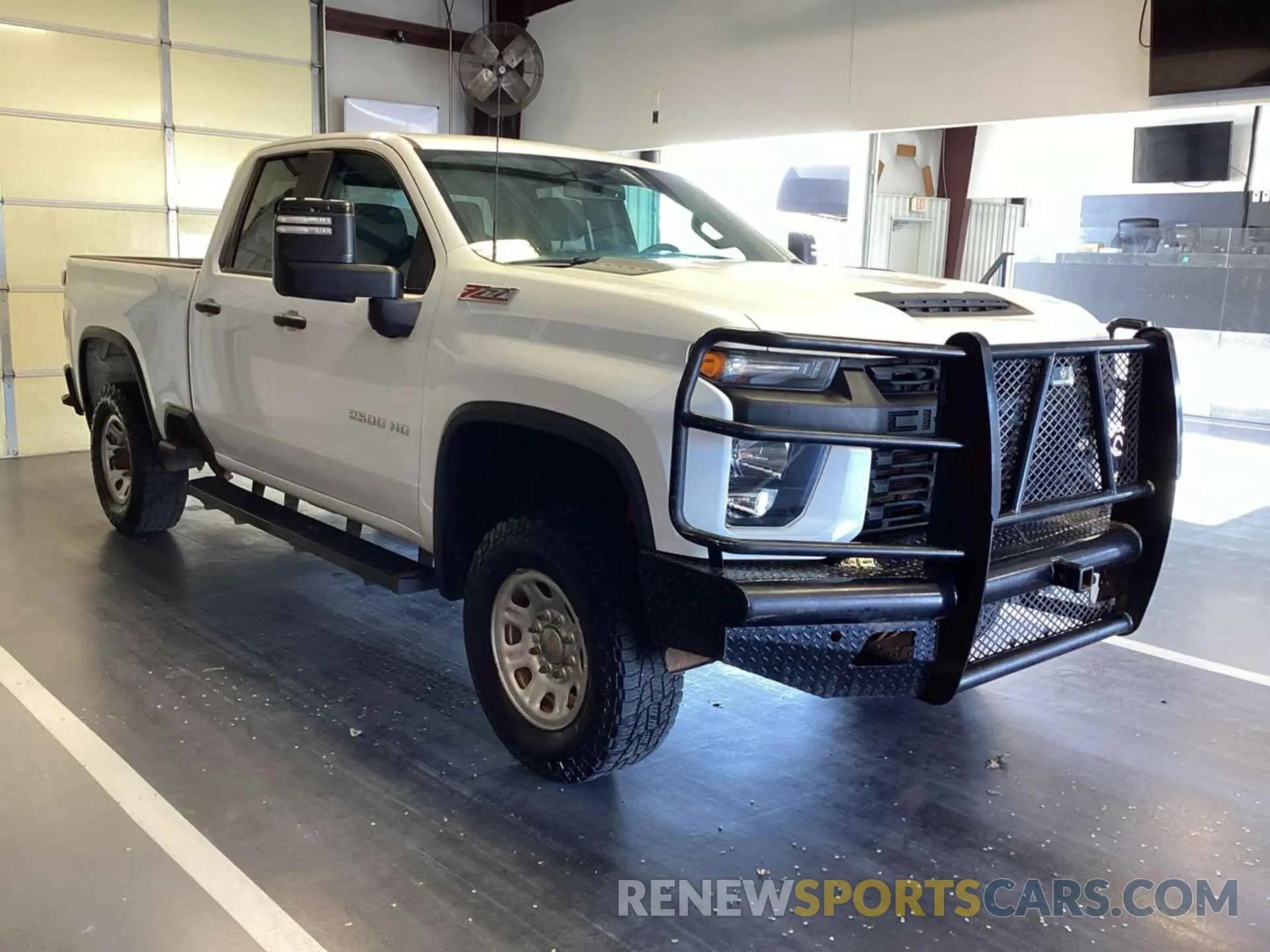 5 Фотография поврежденного автомобиля 1GC2YLE78LF250872 CHEVROLET SILVERADO 2020