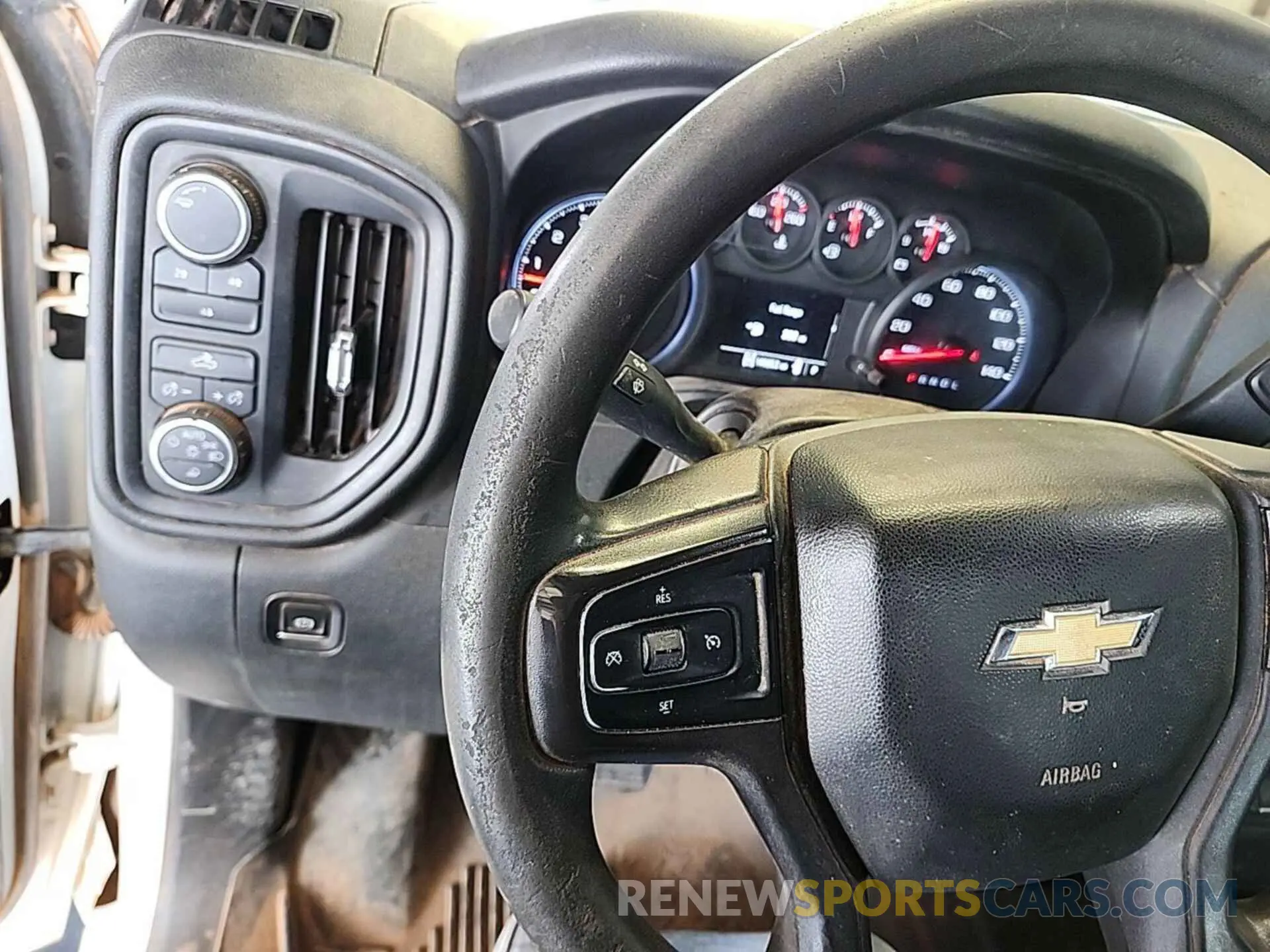 9 Фотография поврежденного автомобиля 1GC2YLE78LF250872 CHEVROLET SILVERADO 2020